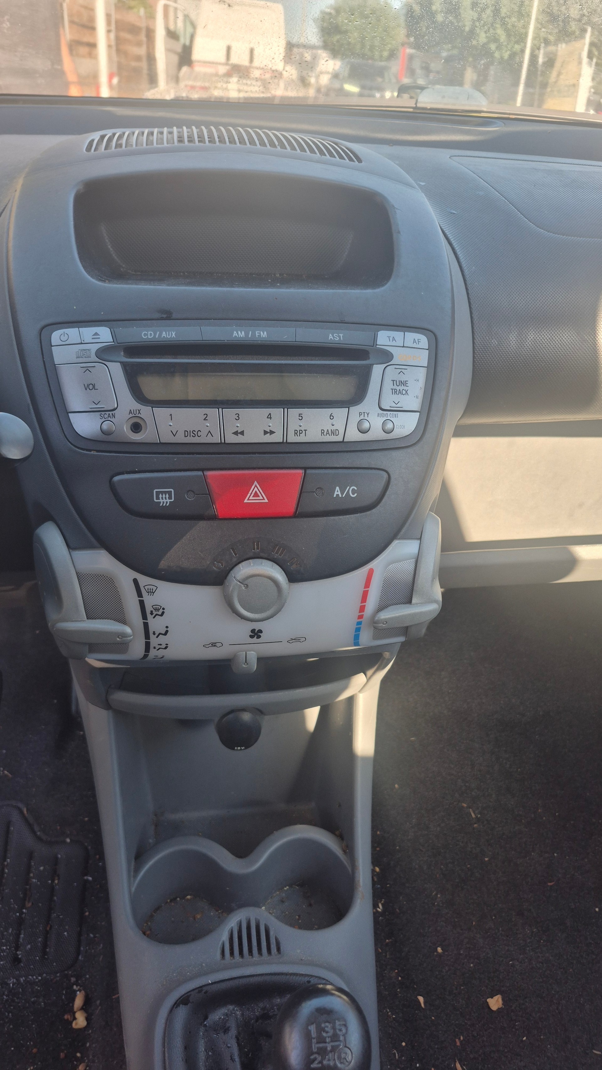 TOYOTA Aygo 1.0 Linea Terra-image-10
