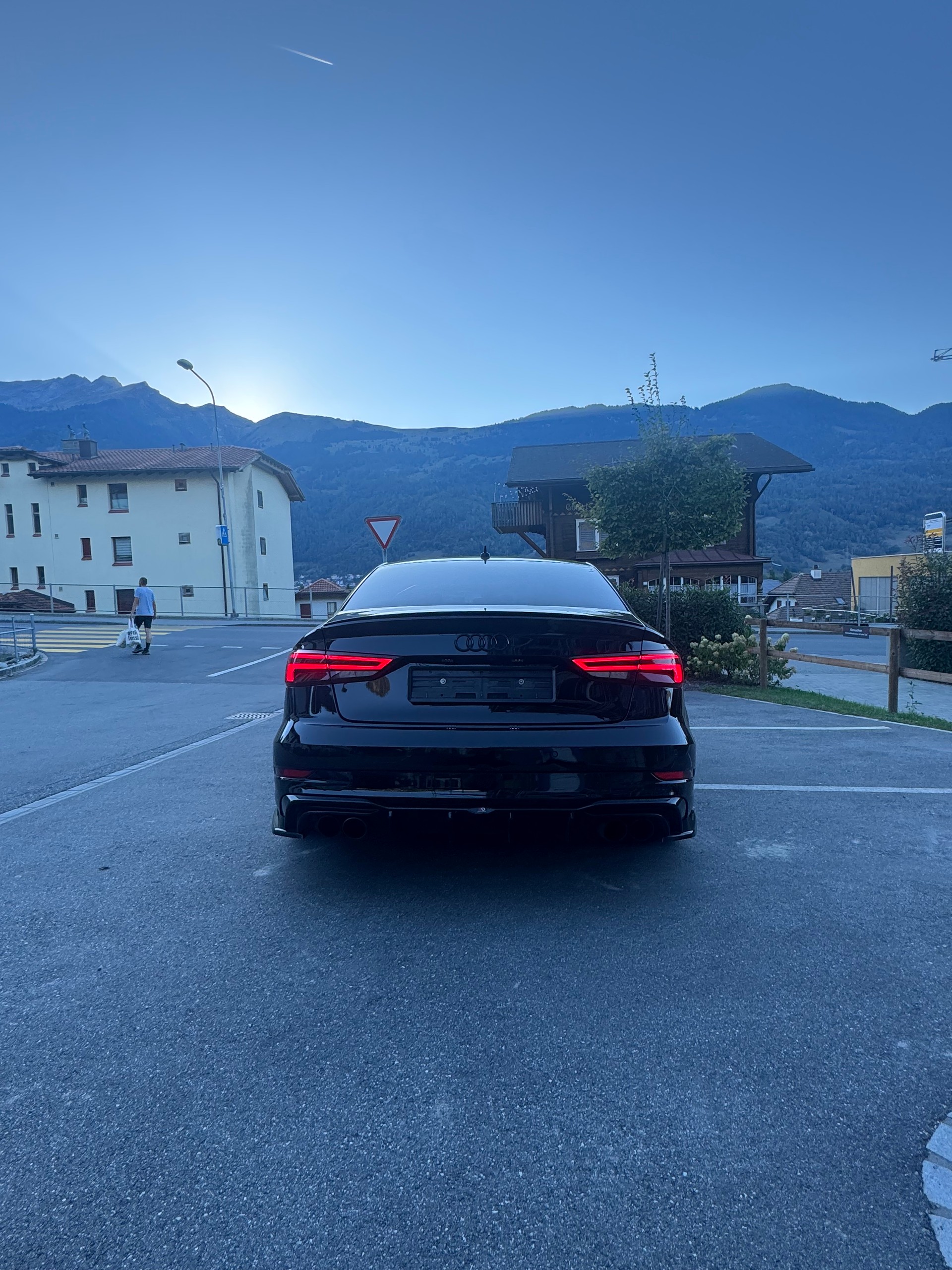 AUDI 2.0 T FSI quattro S-Tronic-image-1