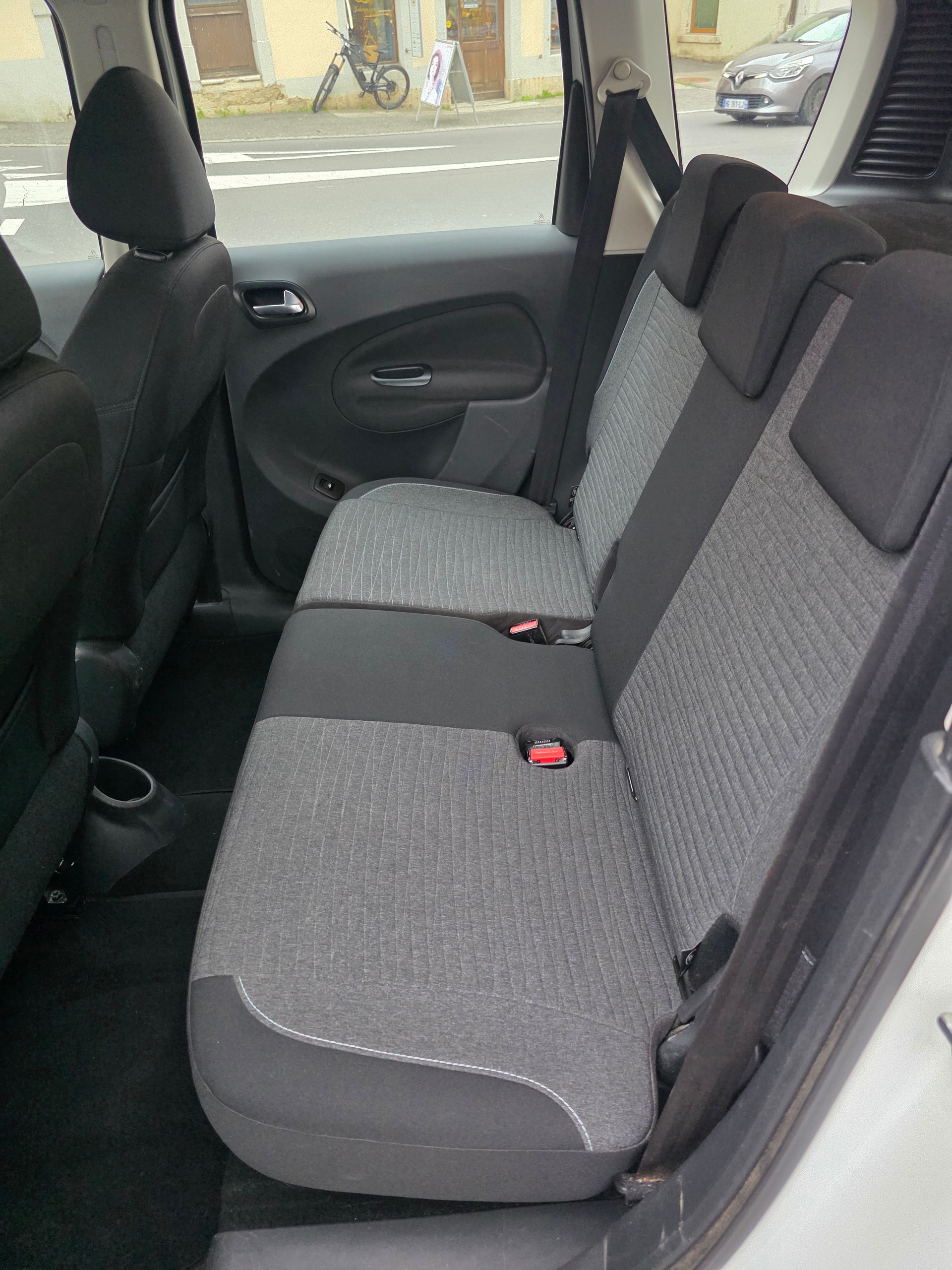 CITROEN C3 Picasso 1.6 HDi Séduction EGS6-image-10