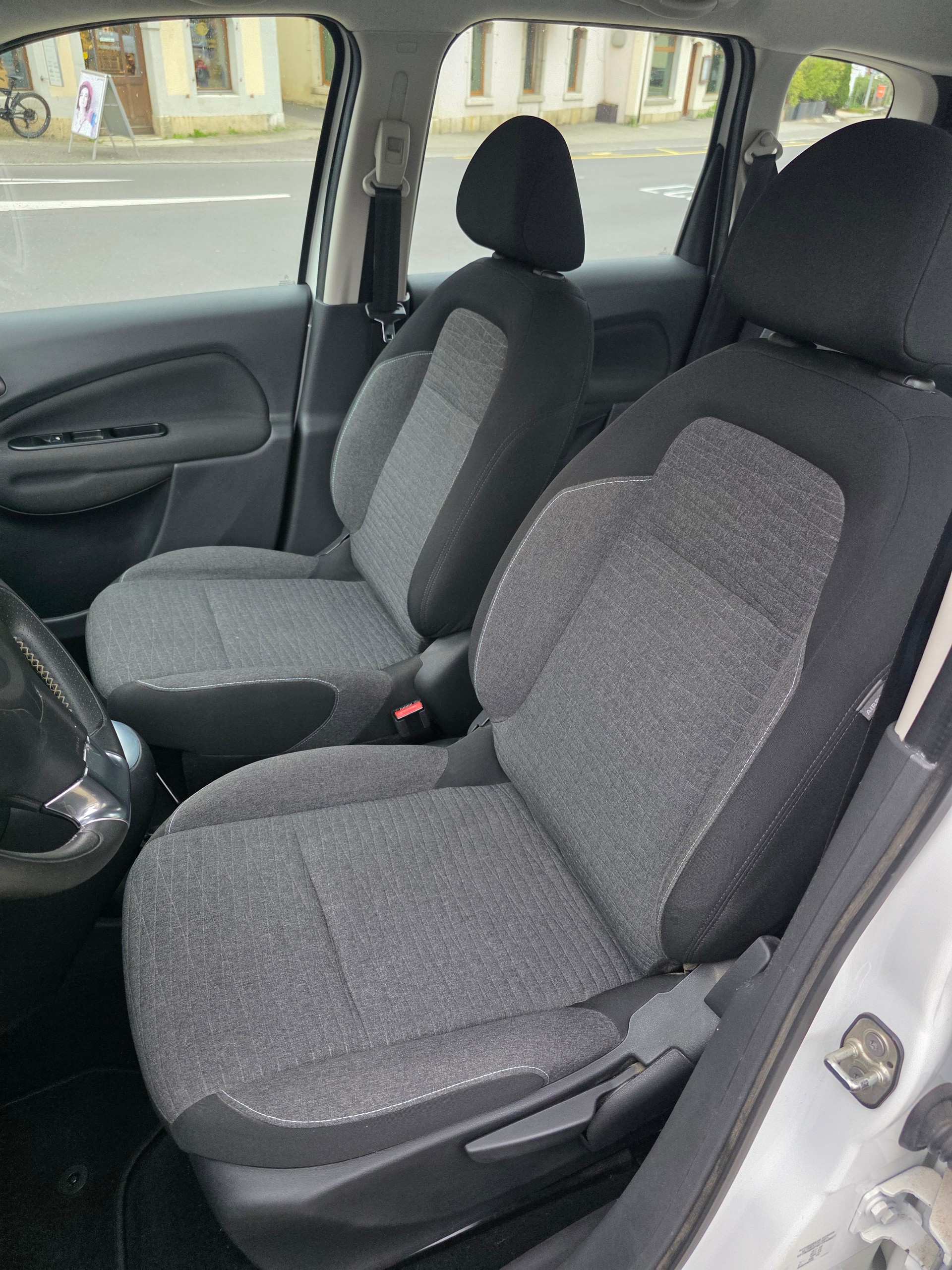 CITROEN C3 Picasso 1.6 HDi Séduction EGS6-image-9