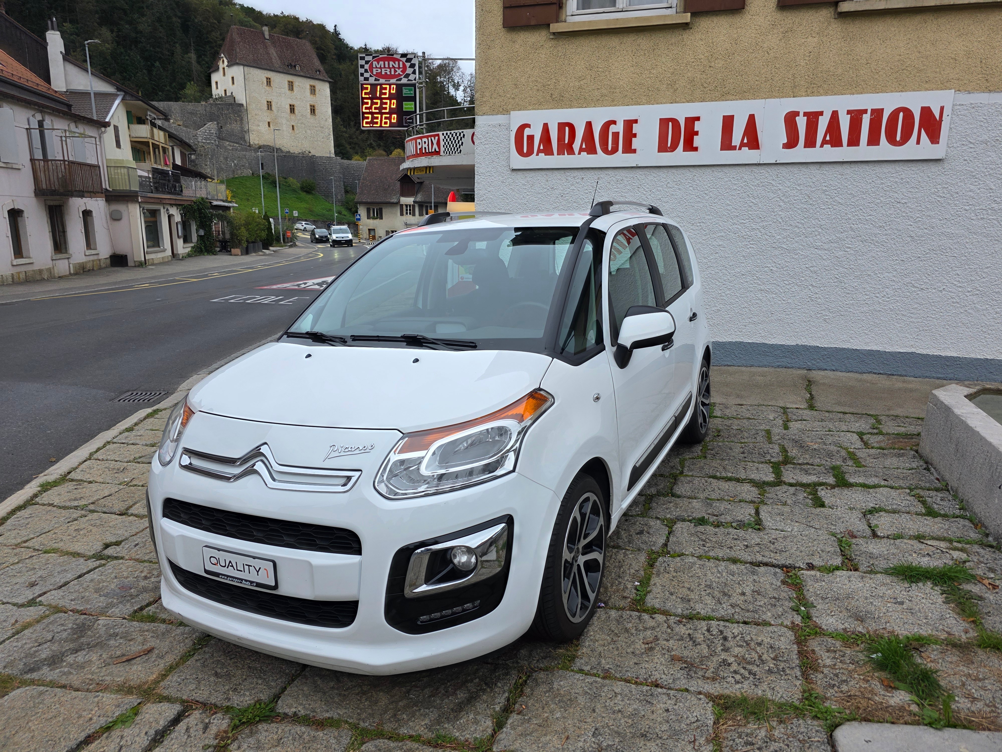 Car photo