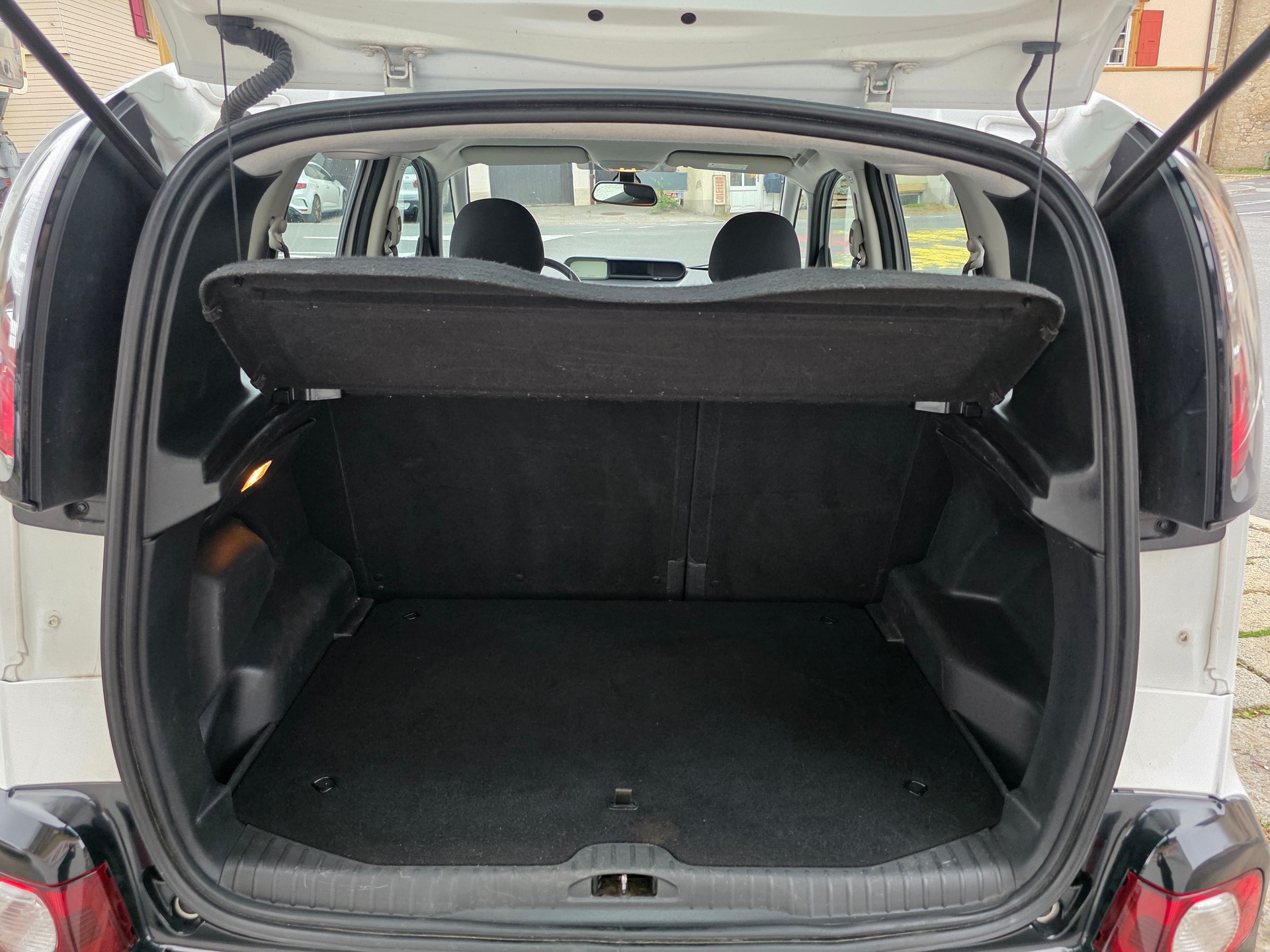 CITROEN C3 Picasso 1.6 HDi Séduction EGS6-image-11