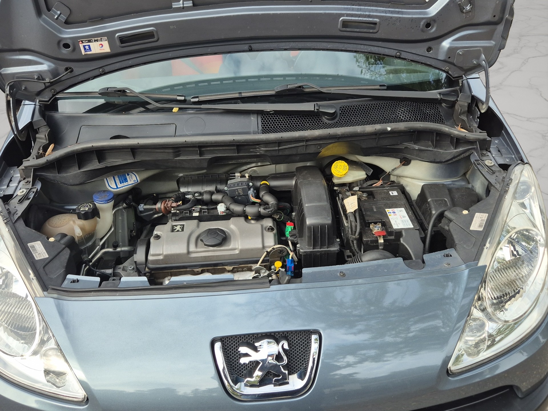 PEUGEOT 1007 1.4 Trendy Sesam-image-14