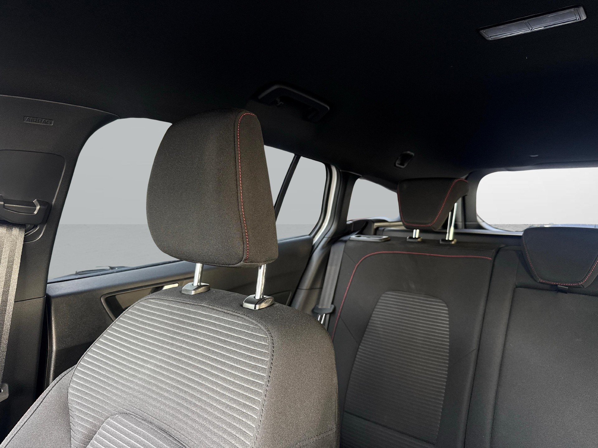 FORD Focus Station Wagon 1.0i EcoB Hybrid 155 ST-Line X-image-16