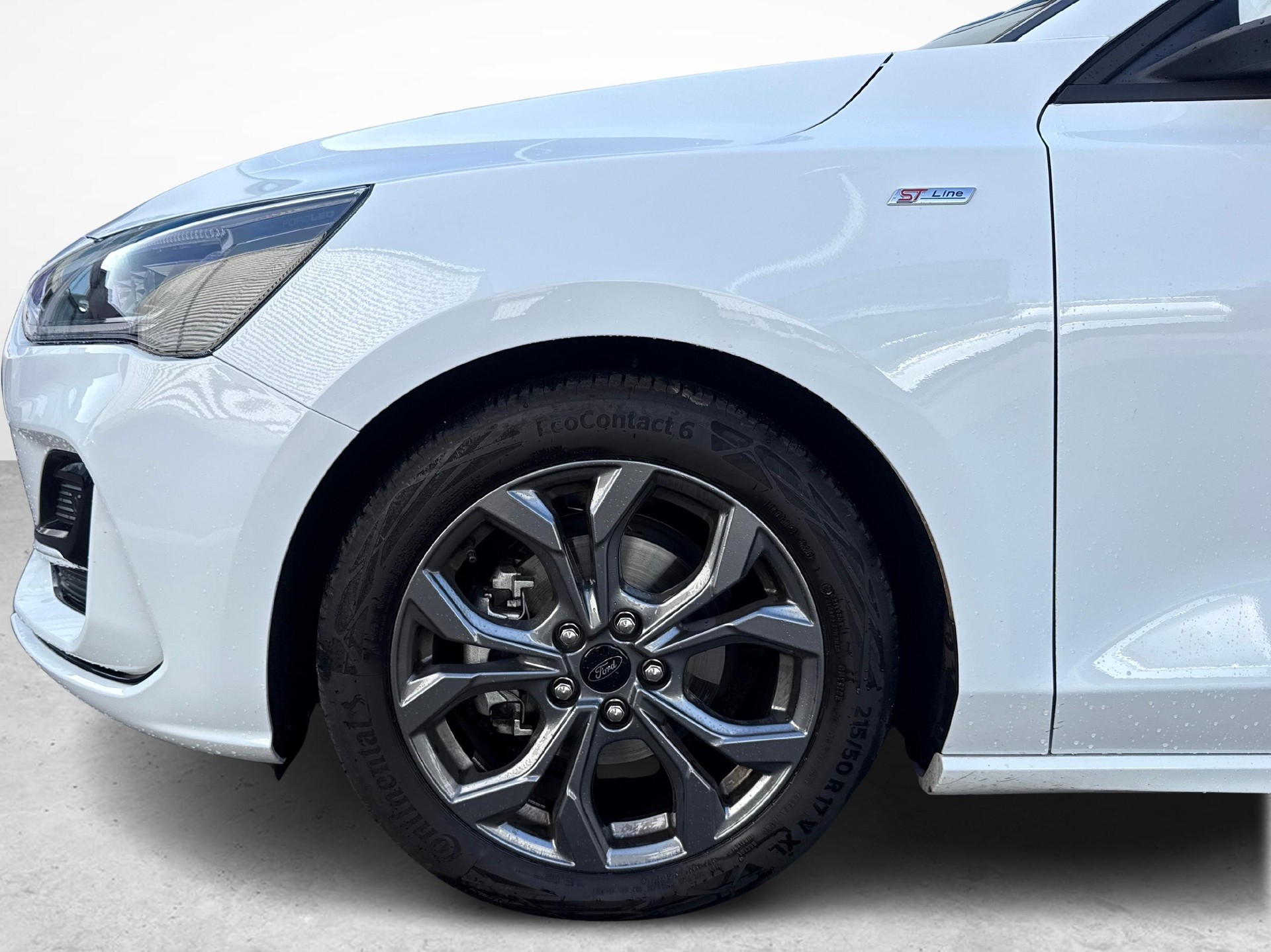 FORD Focus Station Wagon 1.0i EcoB Hybrid 155 ST-Line X-image-12