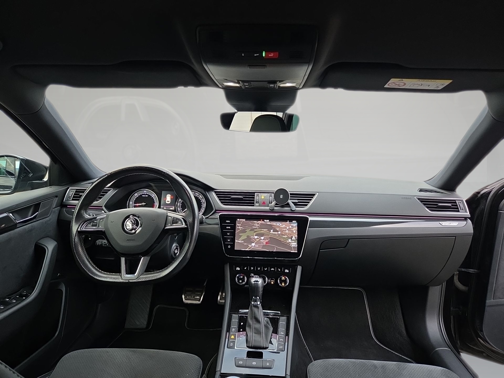SKODA Superb Combi 2.0 TDi SportLine+ 4x4 DSG-image-6