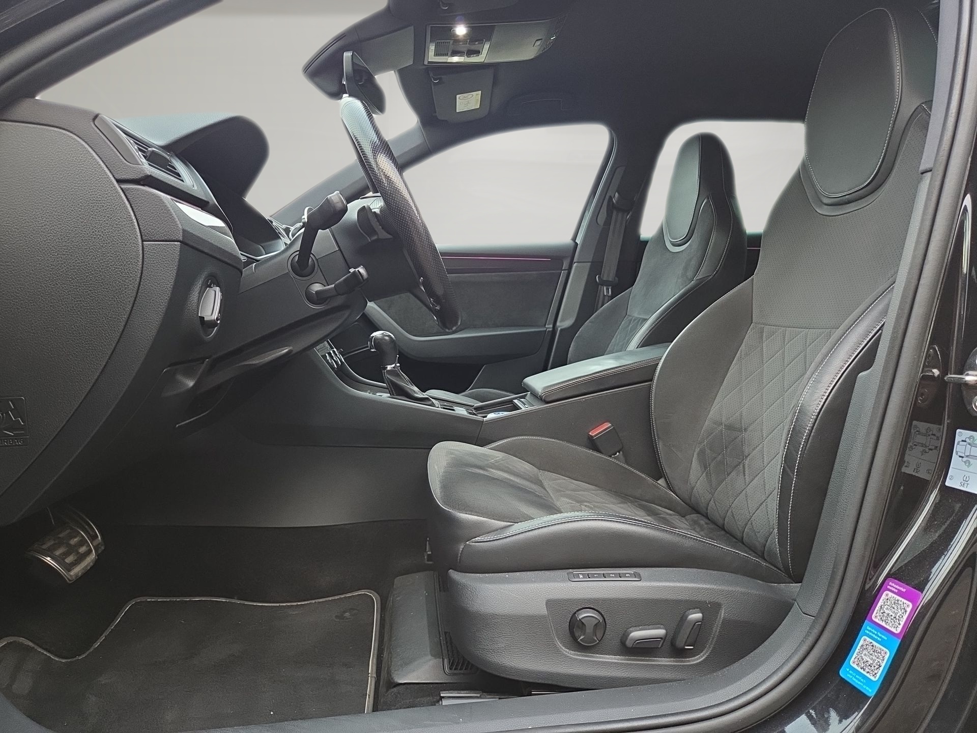SKODA Superb Combi 2.0 TDi SportLine+ 4x4 DSG-image-4