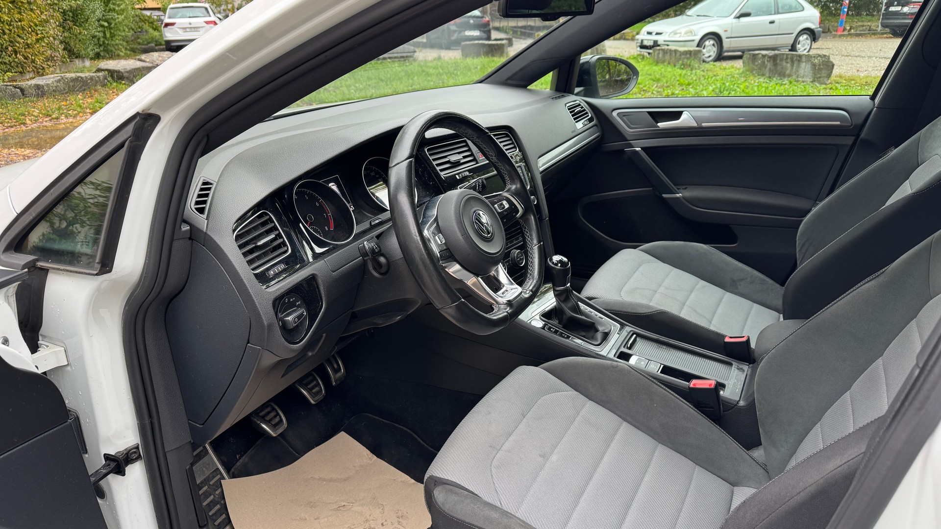 VW Golf 1.4 TSI Lounge RLine-image-11