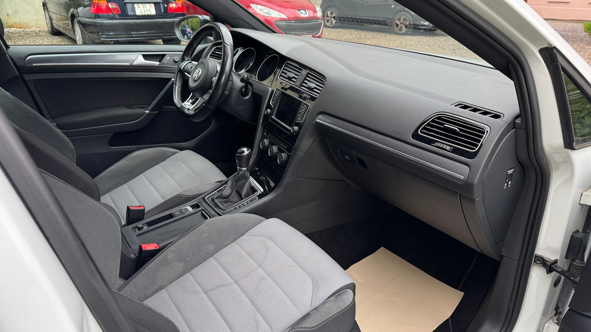 VW Golf 1.4 TSI Lounge RLine-image-12