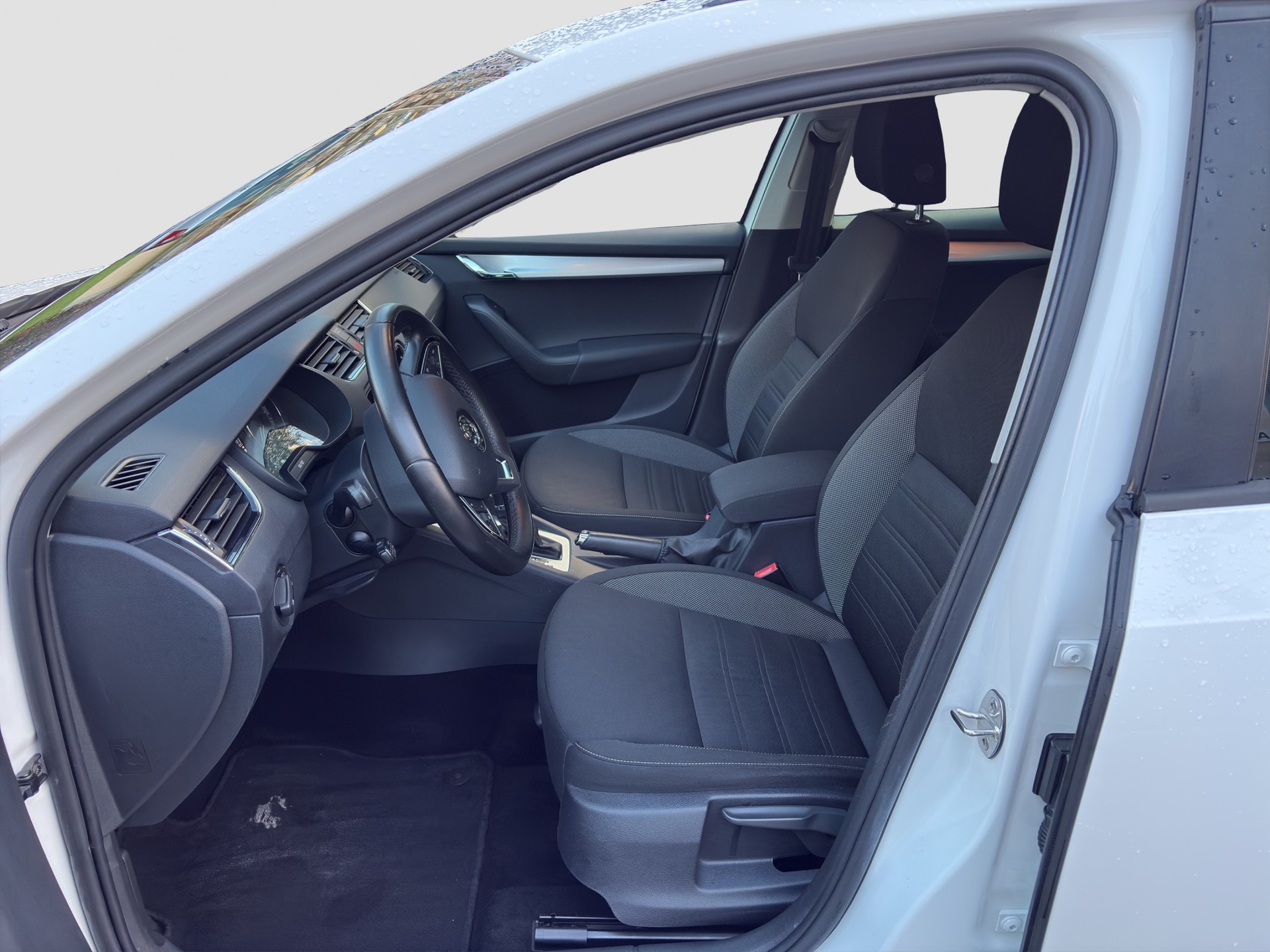 SKODA Octavia Combi 2.0 TDI Ambition 4x4-image-8