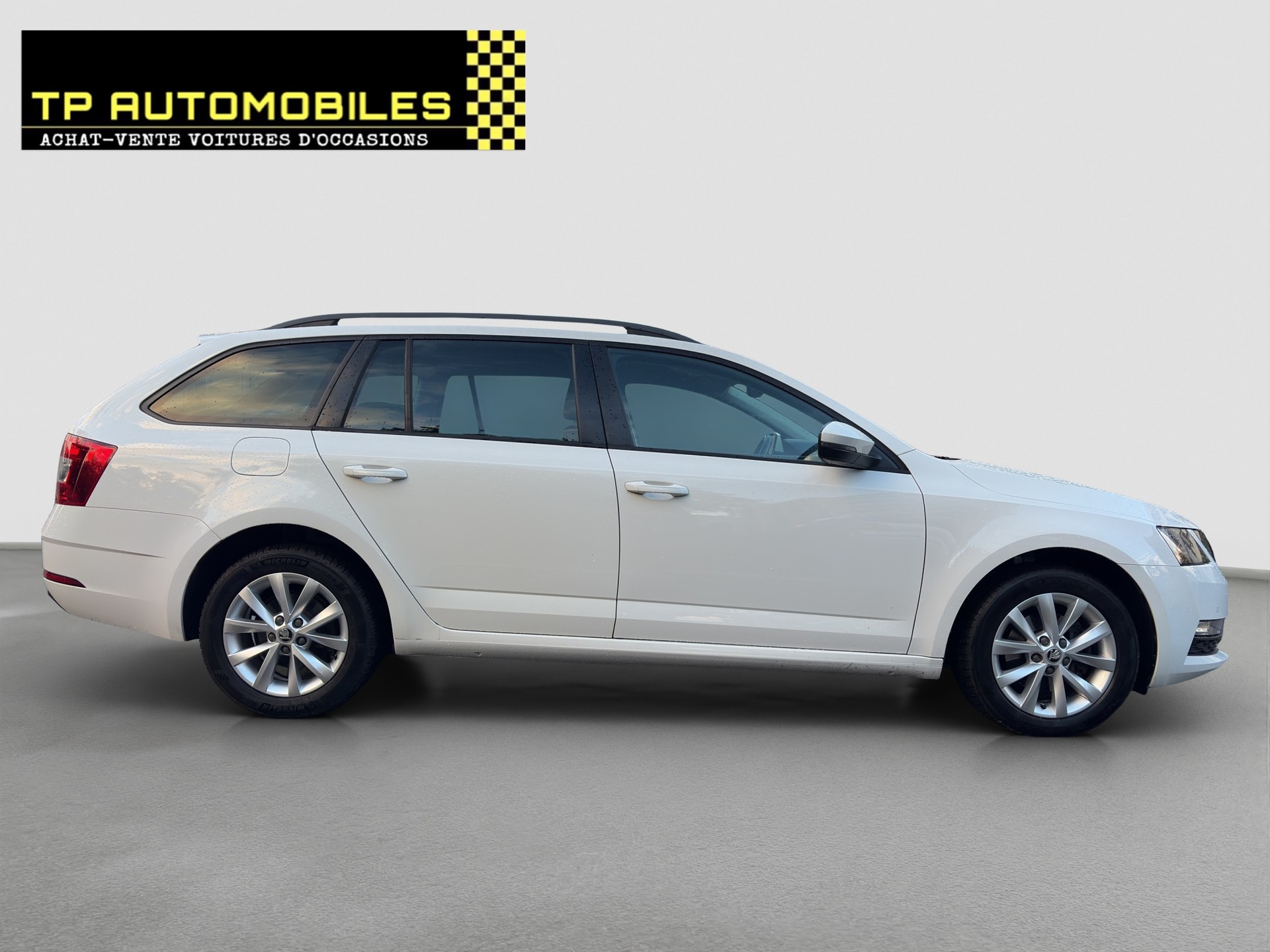 SKODA Octavia Combi 2.0 TDI Ambition 4x4-image-3