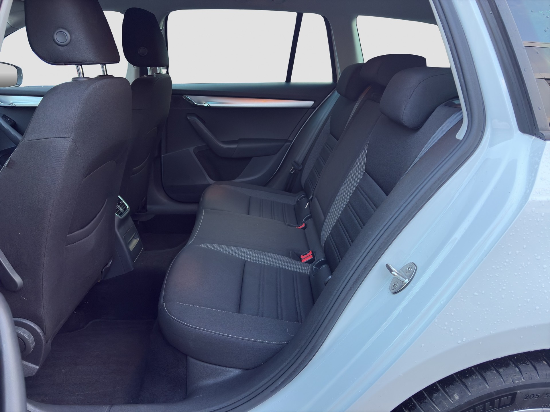 SKODA Octavia Combi 2.0 TDI Ambition 4x4-image-9