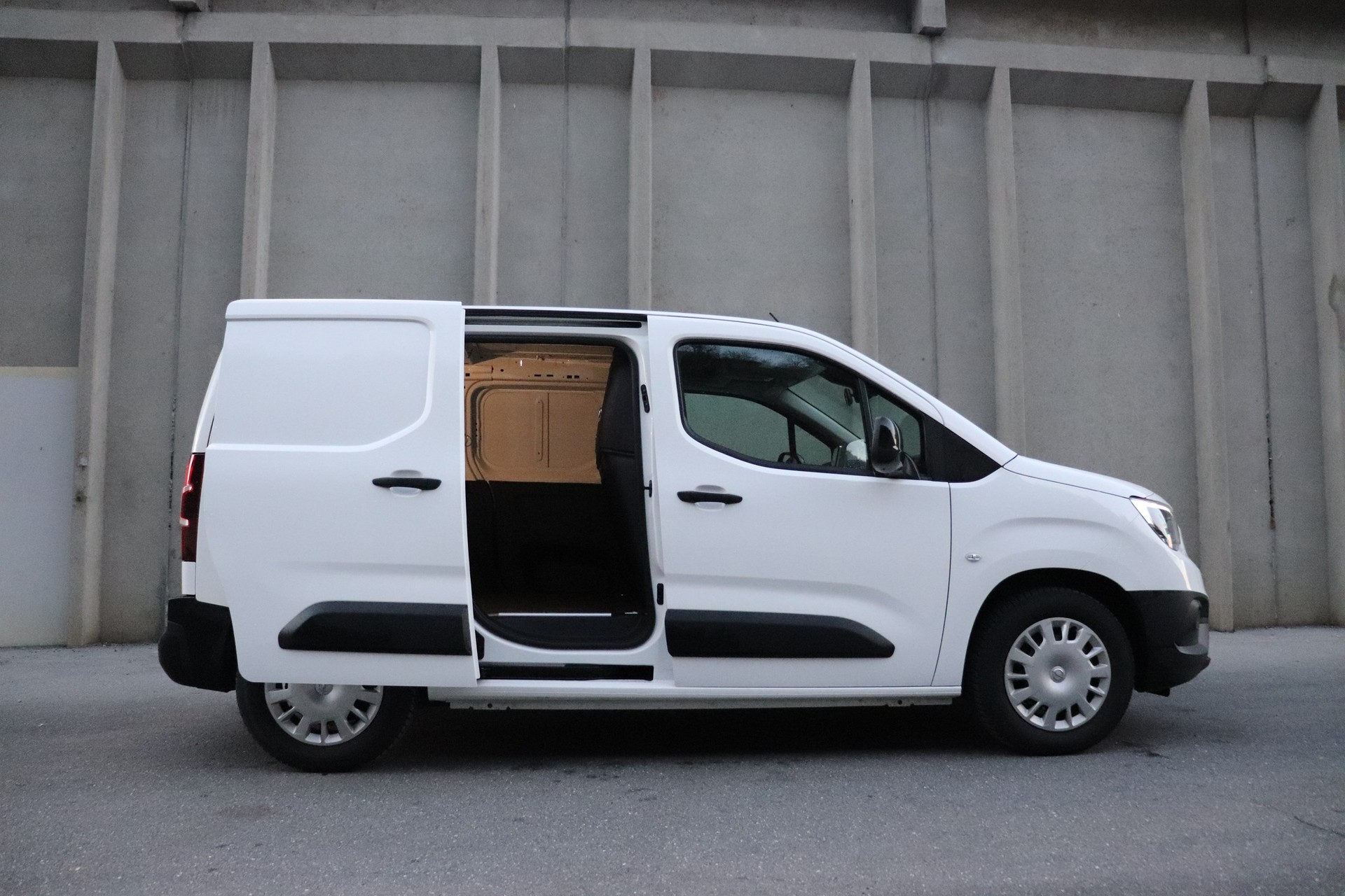 OPEL Combo-e Cargo Essentia-image-7