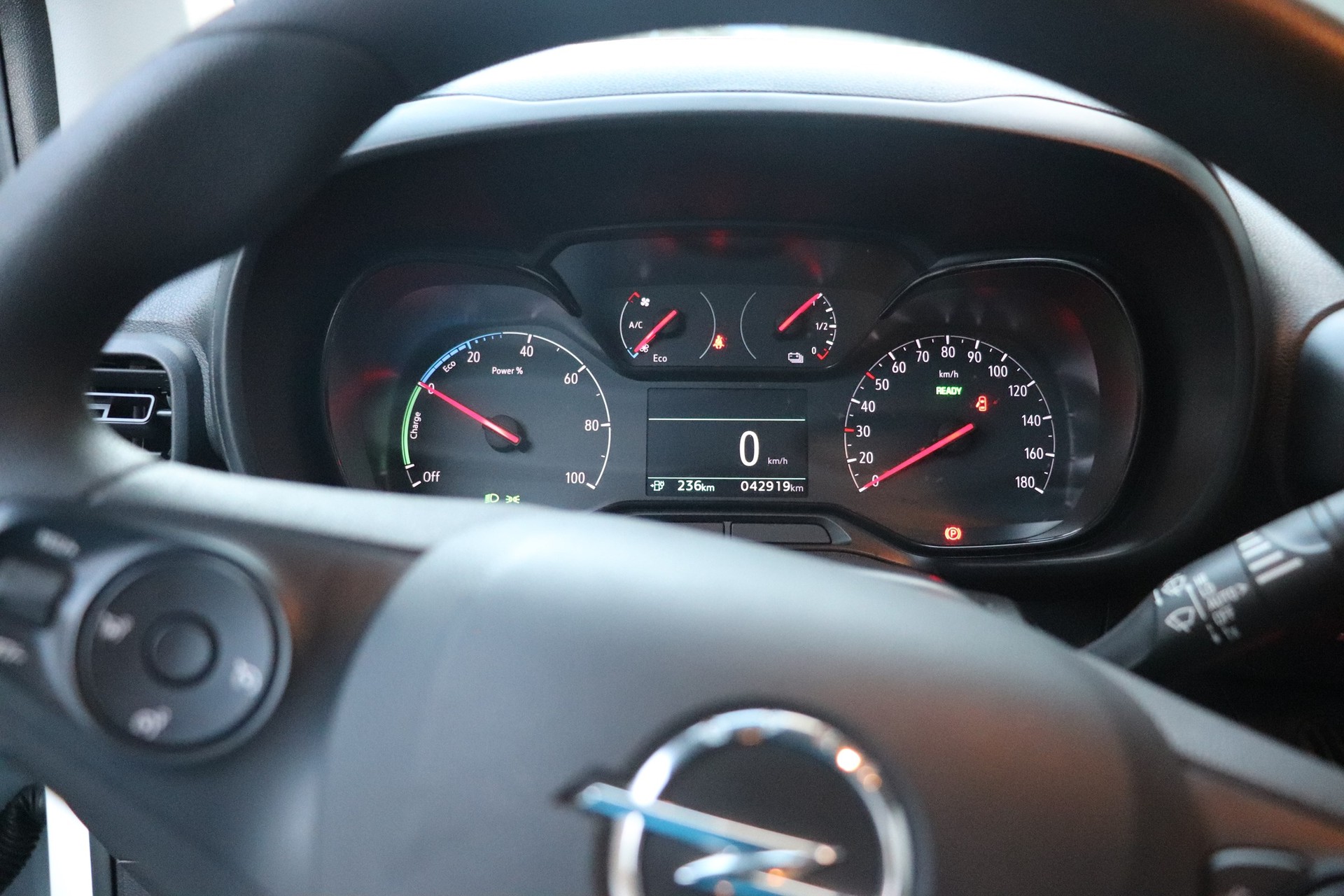 OPEL Combo-e Cargo Essentia-image-11