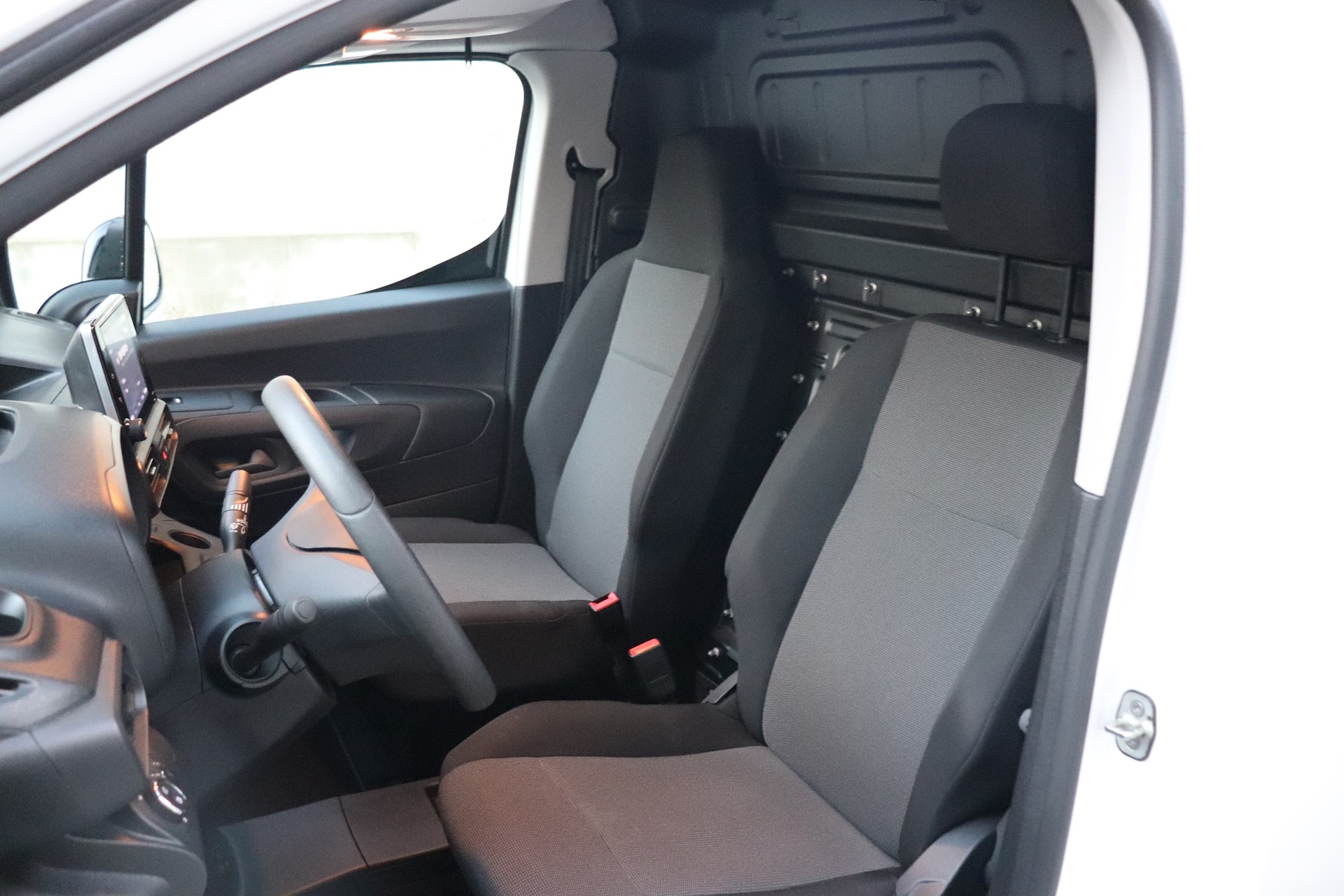 OPEL Combo-e Cargo Essentia-image-16