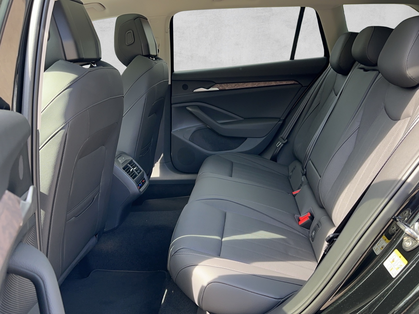 SKODA Superb Combi 2.0 TDi L&K 4x4 DSG-image-7