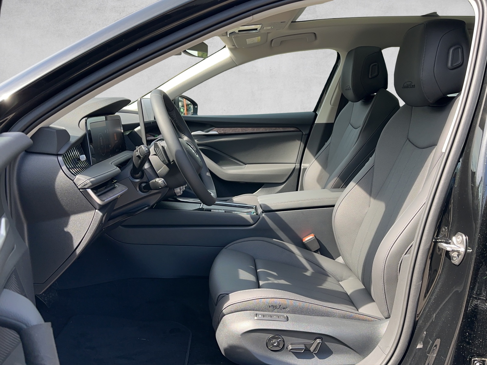 SKODA Superb Combi 2.0 TDi L&K 4x4 DSG-image-5