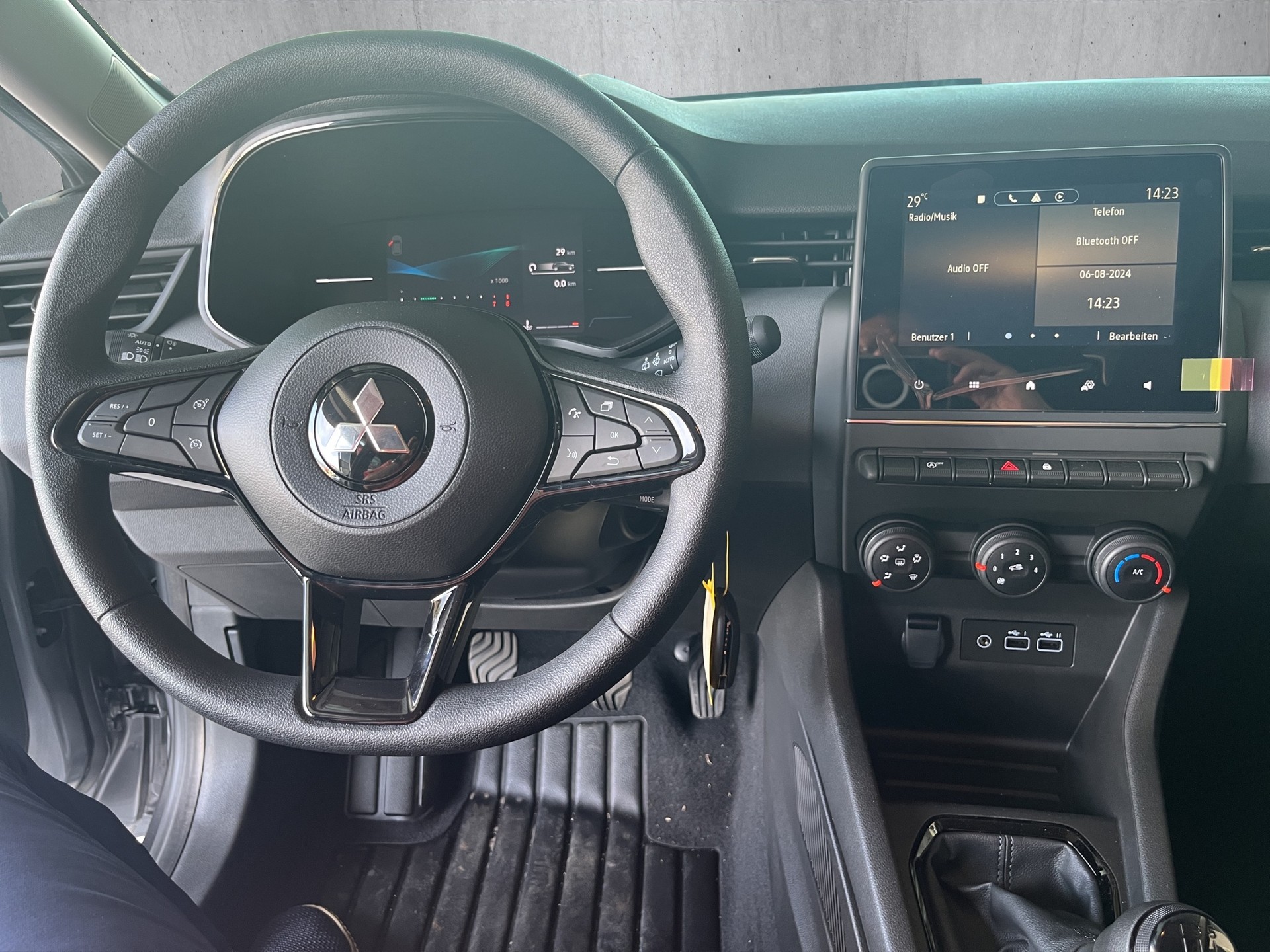 MITSUBISHI COLT 1.0 Inform-image-8