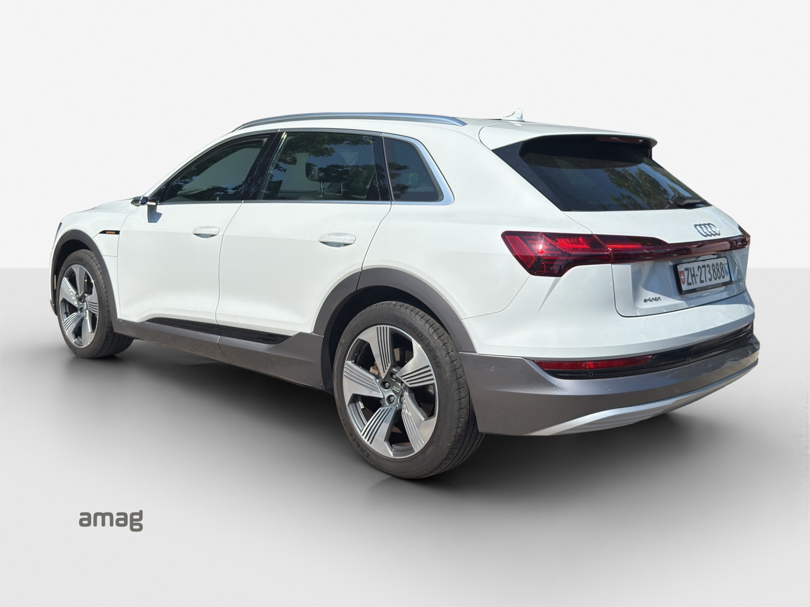 AUDI e-tron 55 Advanced quattro-image-2
