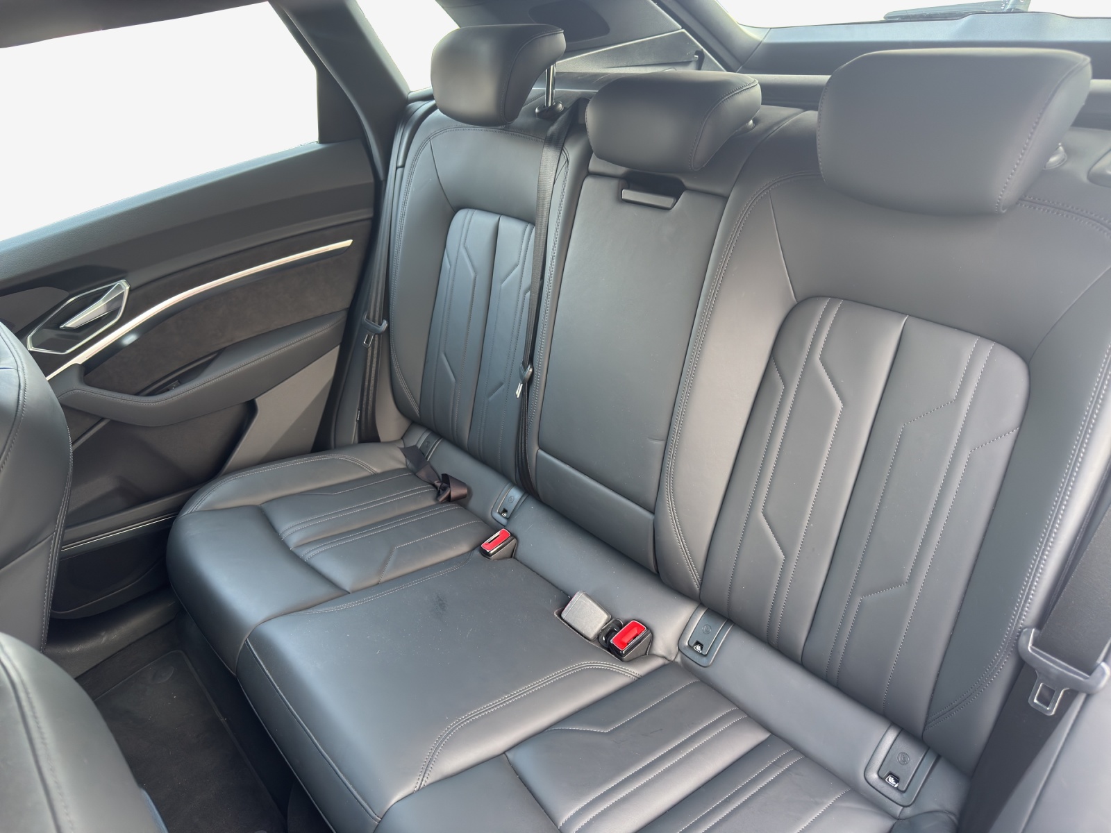 AUDI e-tron 55 Advanced quattro-image-9