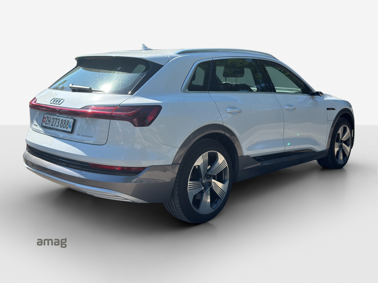 AUDI e-tron 55 Advanced quattro-image-4