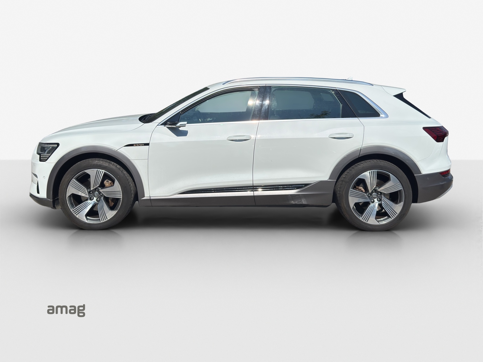 AUDI e-tron 55 Advanced quattro-image-1