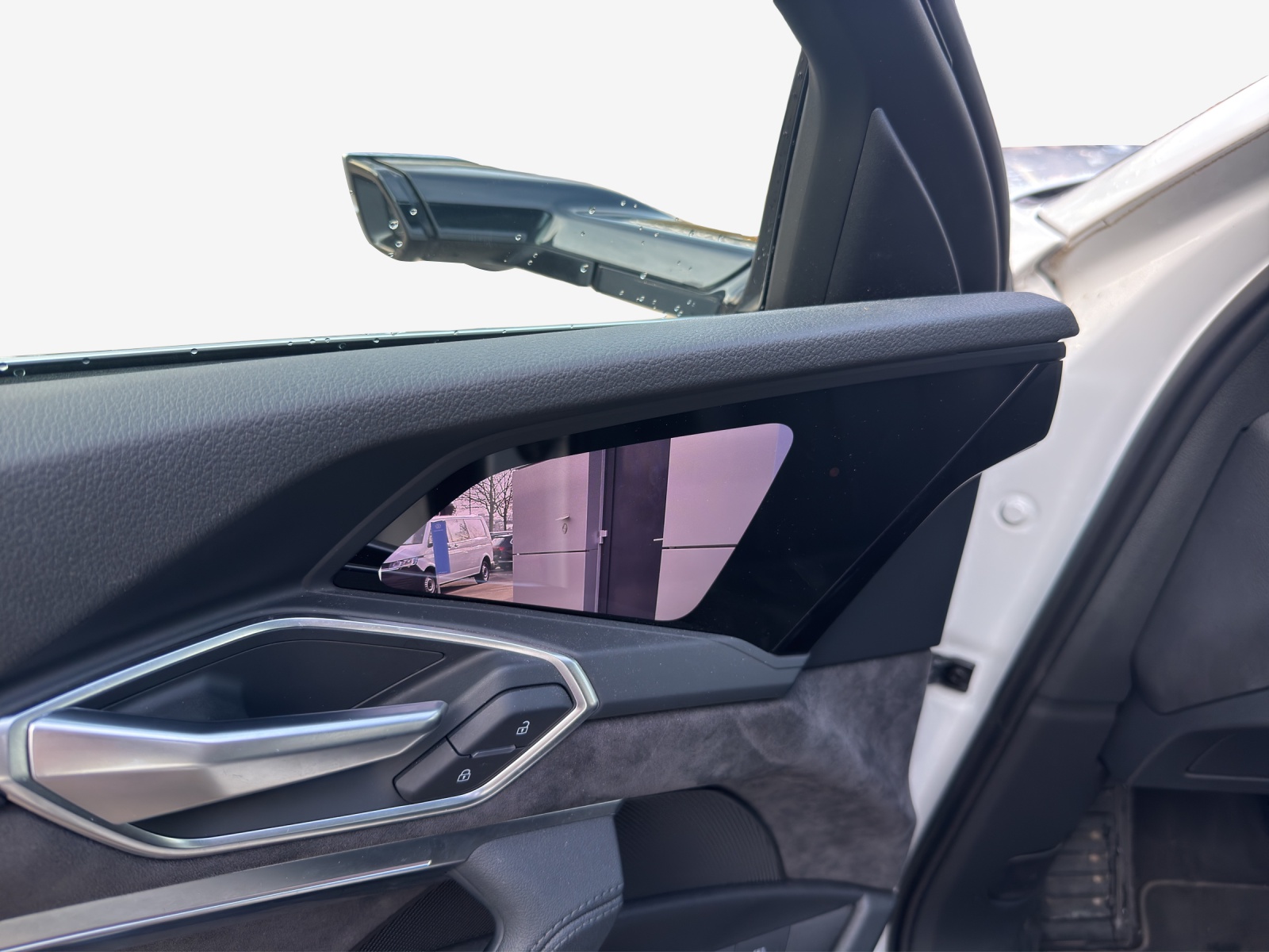 AUDI e-tron 55 Advanced quattro-image-13