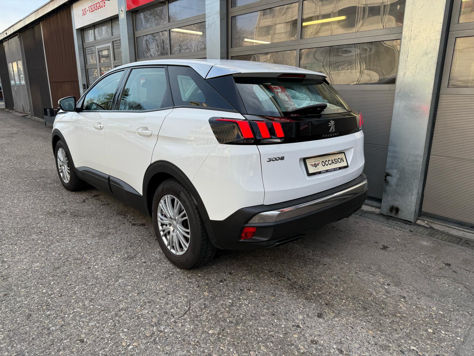 PEUGEOT 3008 1.2 PureTech Access-image-6