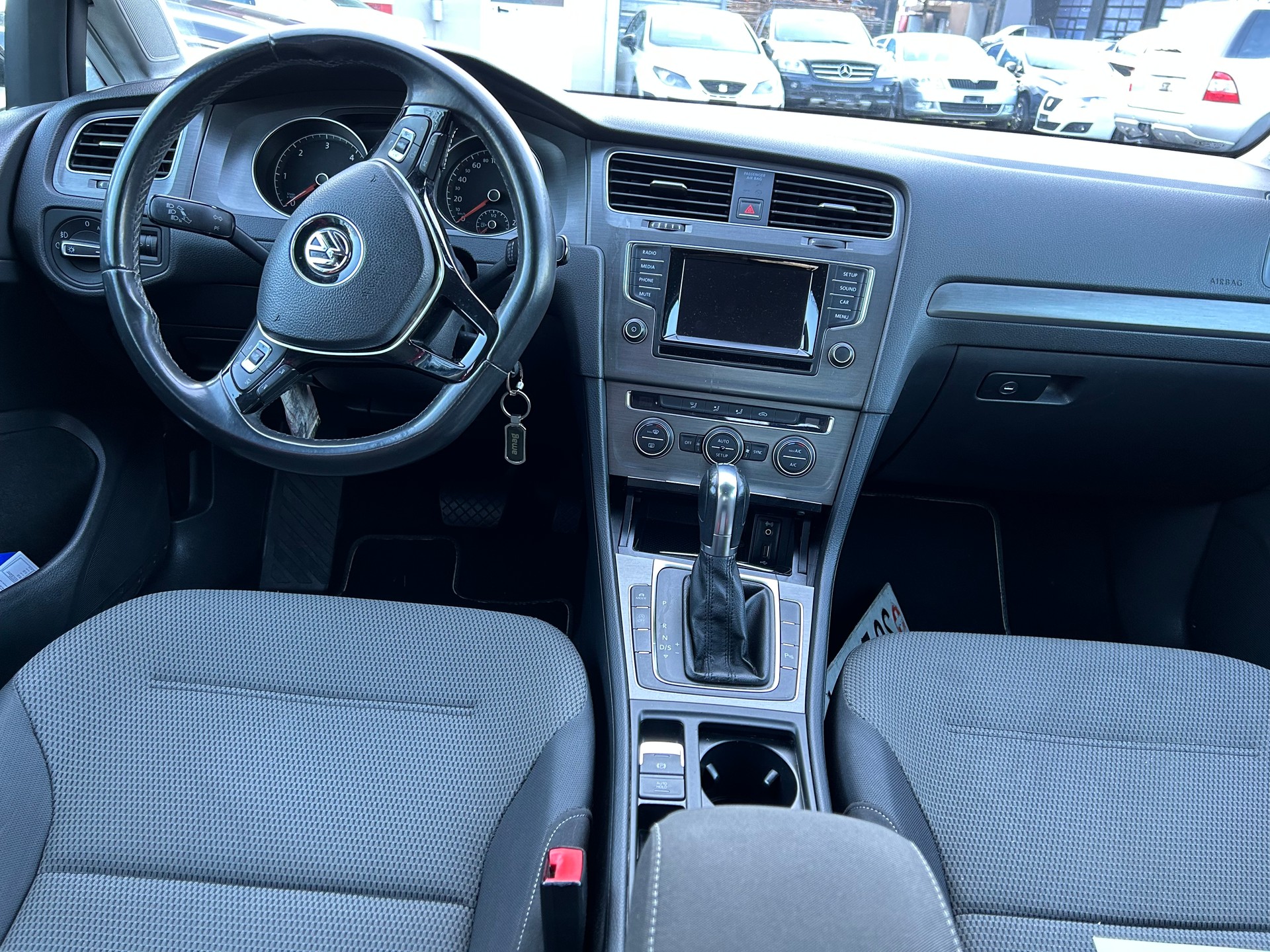 VW Golf 1.6 TDI Trendline DSG-image-9