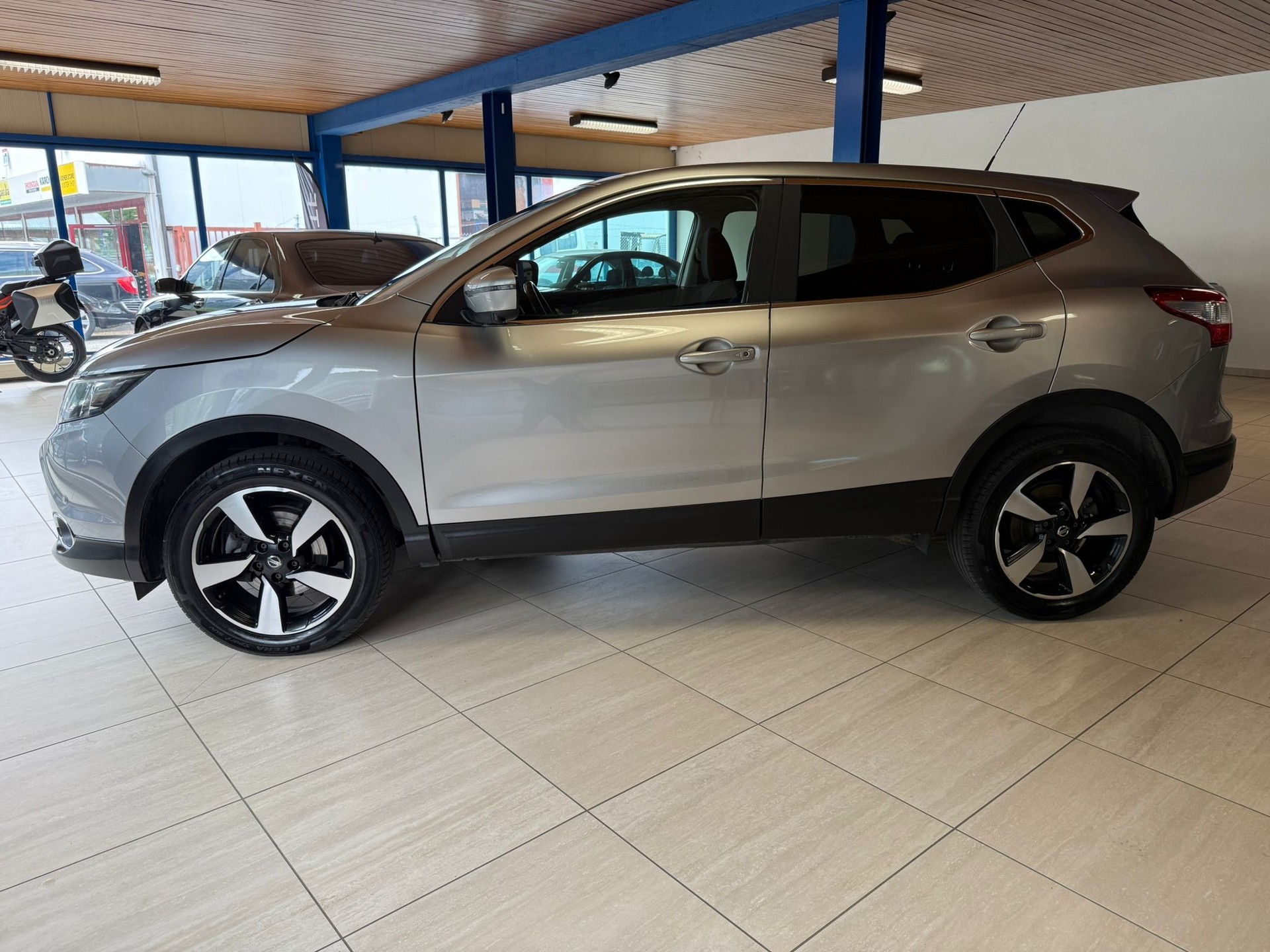 NISSAN Qashqai 1.6 dCi 360 4x4-image-3