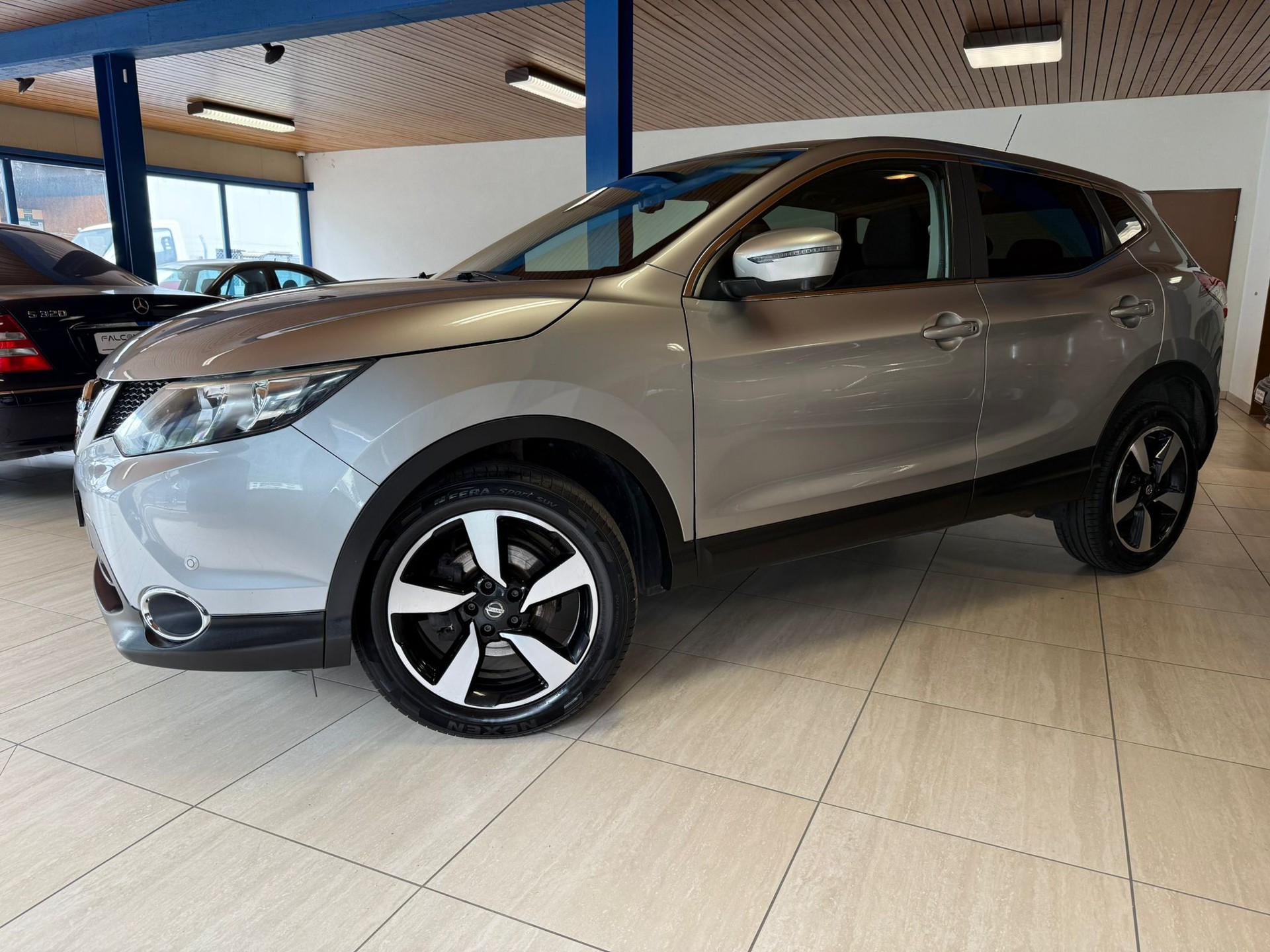 NISSAN Qashqai 1.6 dCi 360 4x4-image-2
