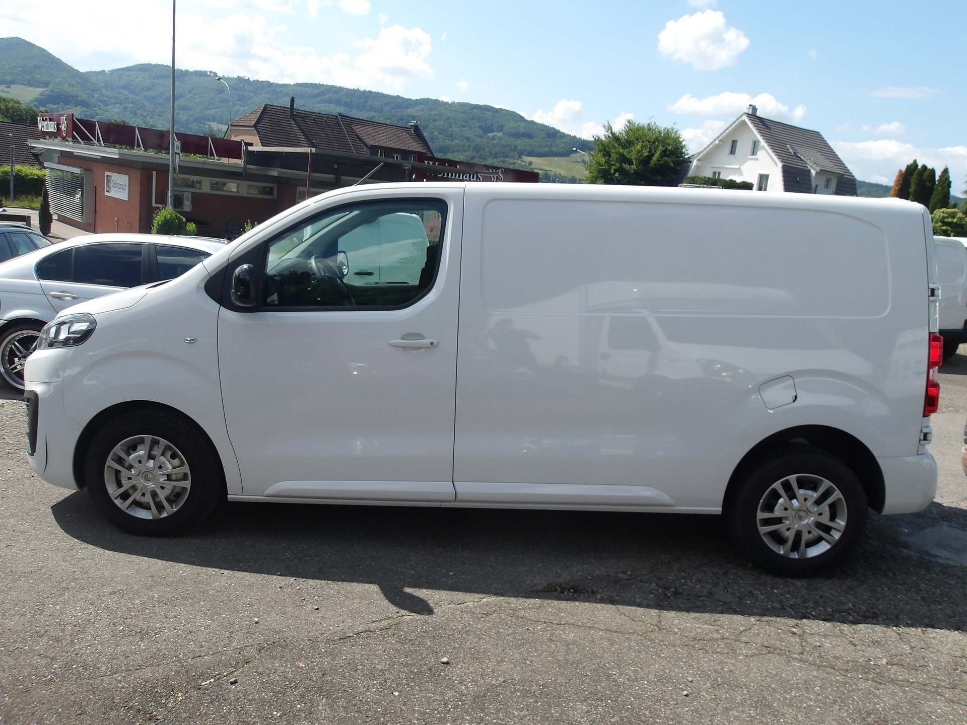 CITROEN Jumpy 2.0 BlueHDi 140 M Club EAT8-image-4