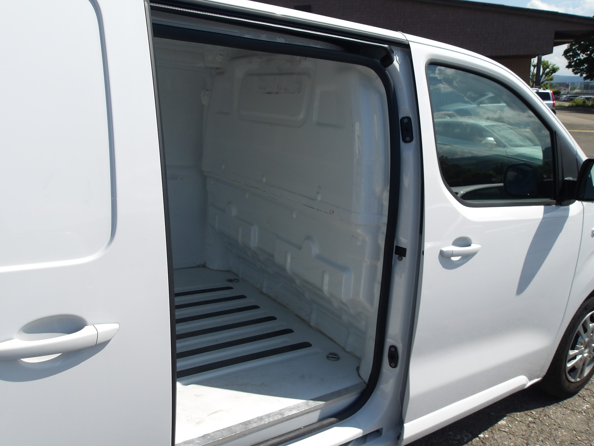 CITROEN Jumpy 2.0 BlueHDi 140 M Club EAT8-image-13