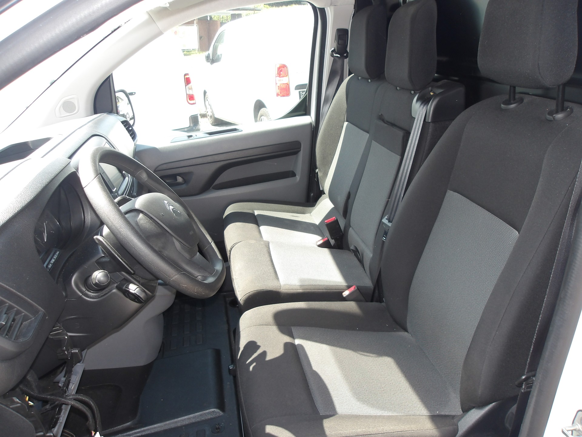 CITROEN Jumpy 2.0 BlueHDi 140 M Club EAT8-image-14