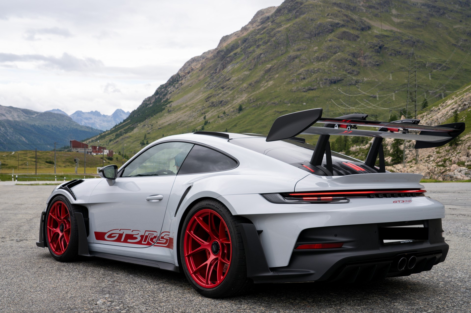 PORSCHE 911 GT3 RS-image-1
