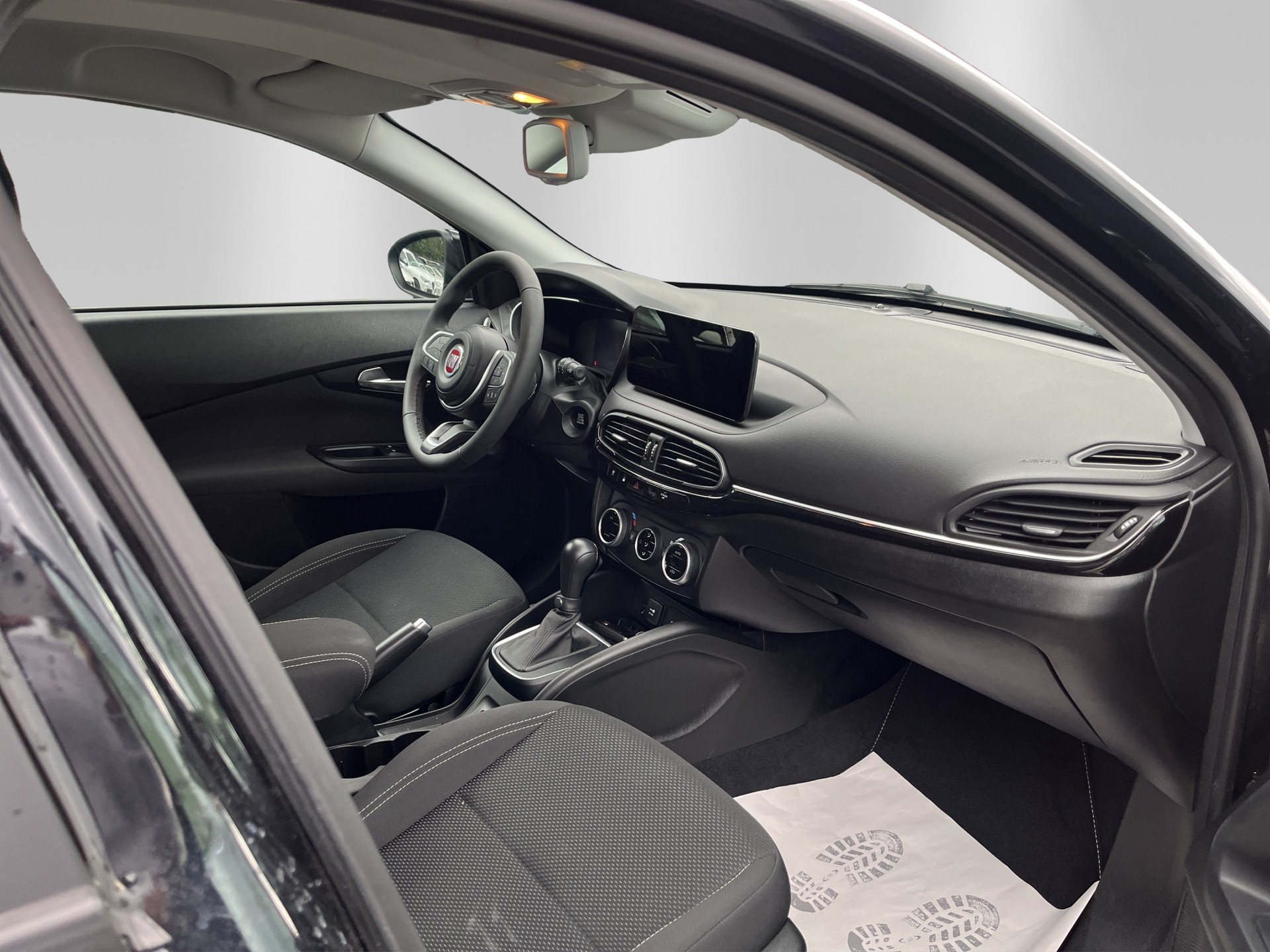 FIAT Tipo Hybrid 1.5 City Life-image-11