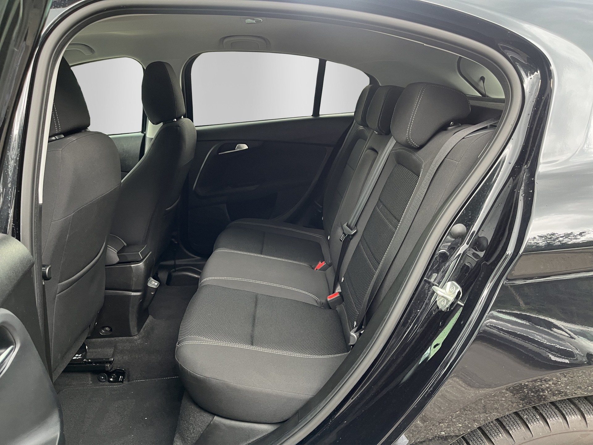 FIAT Tipo Hybrid 1.5 City Life-image-12