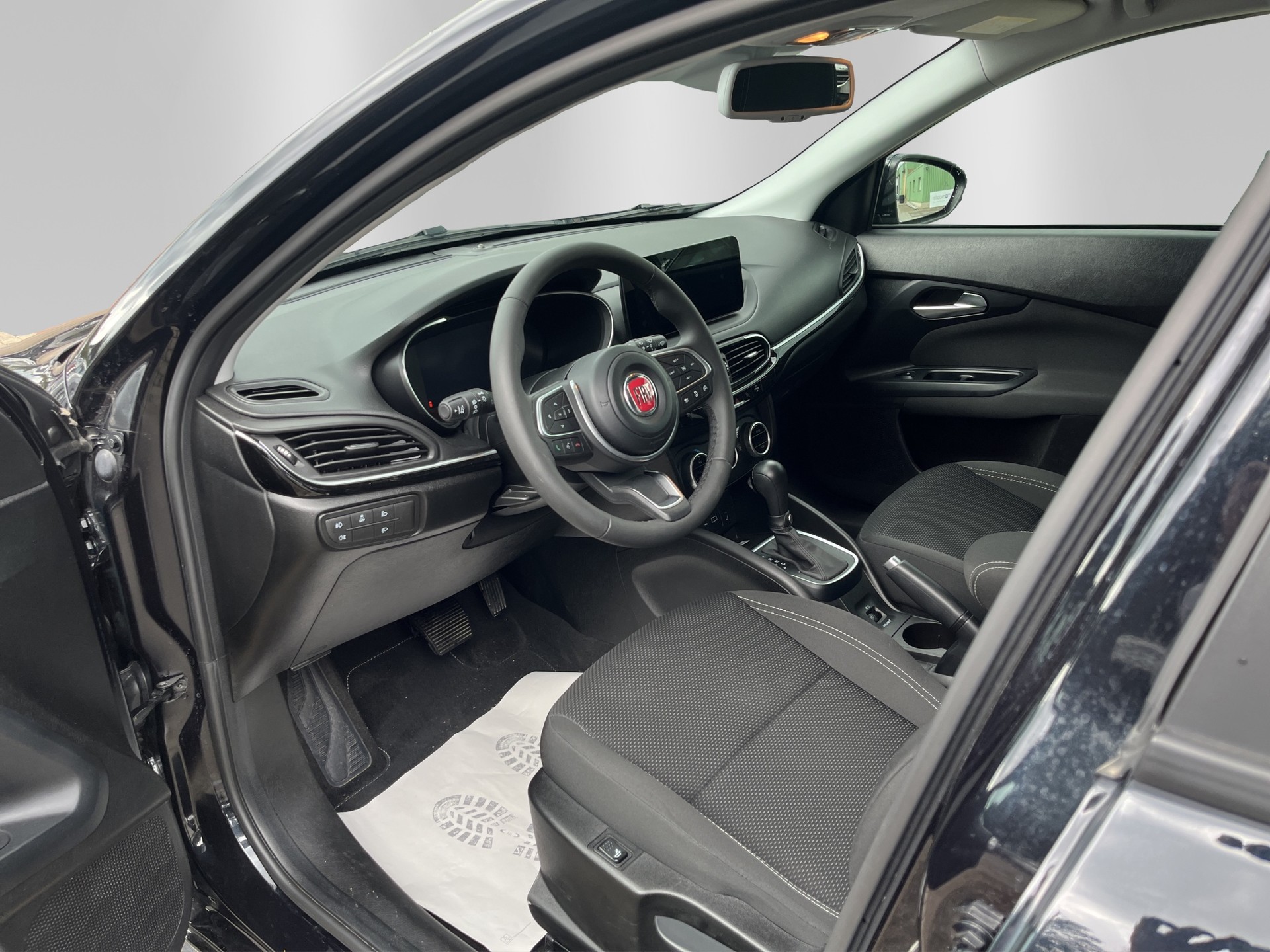 FIAT Tipo Hybrid 1.5 City Life-image-7