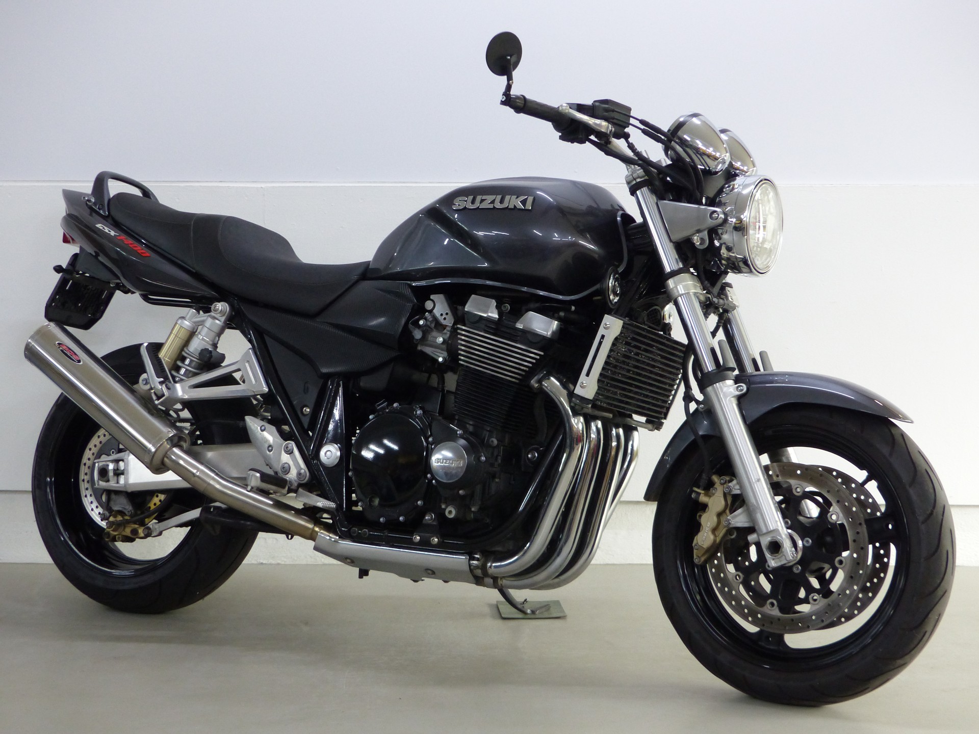 SUZUKI GSX 1400 K2 mit Zubehör-showroom-element-1