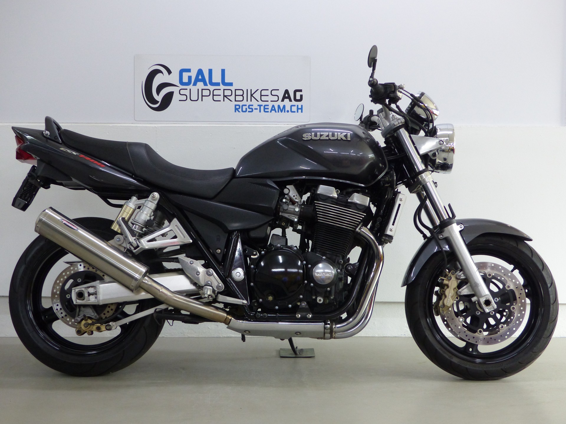 SUZUKI GSX 1400 K2 mit Zubehör