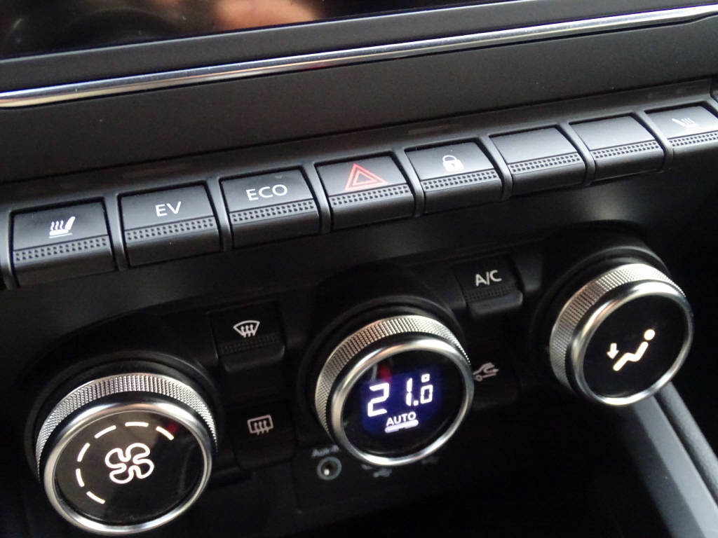 RENAULT Clio 1.6 E-Tech Intens-image-12