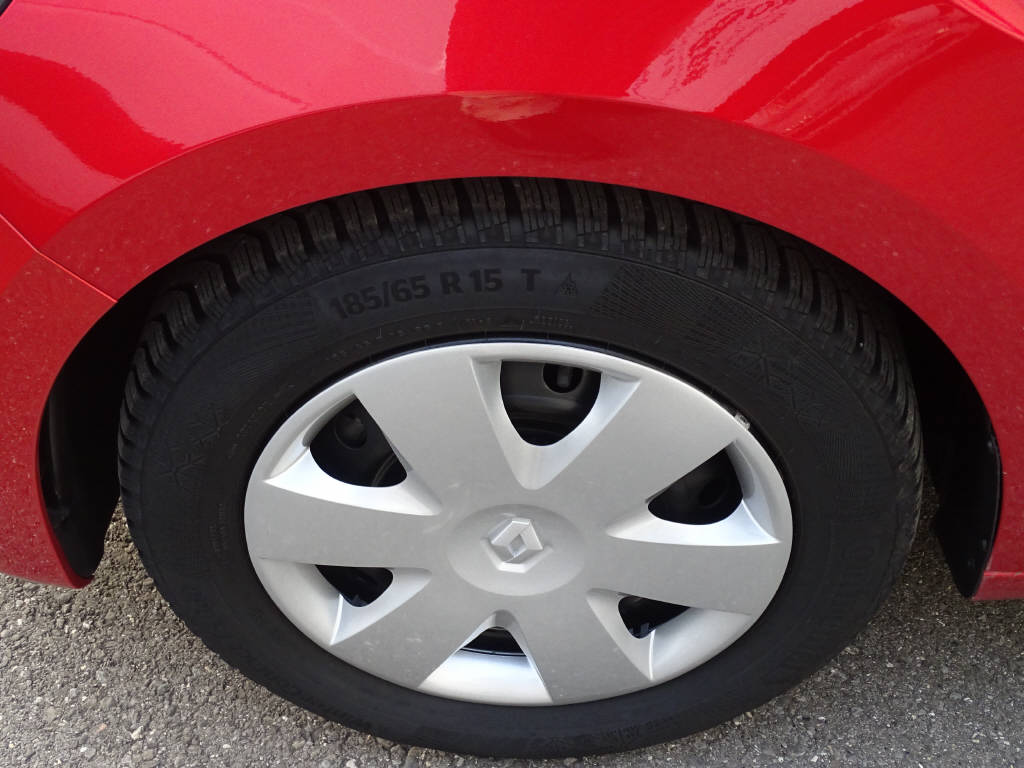 RENAULT Clio 1.6 E-Tech Intens-image-1