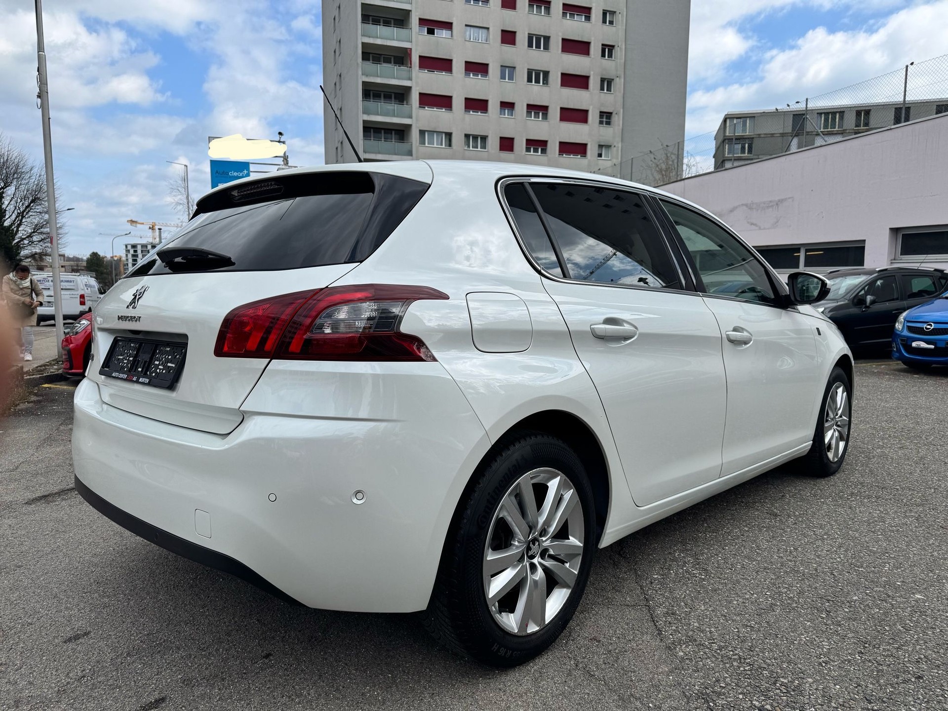 PEUGEOT 308 1.2 Pure Tech Allure EAT8-image-8
