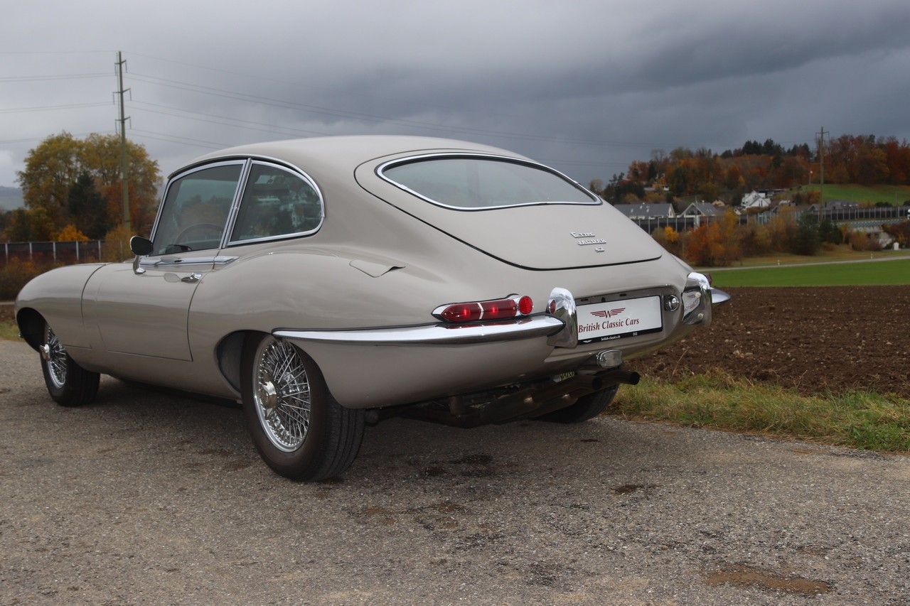JAGUAR E-Type 4.2 S1.5 2+2-showroom-element-2