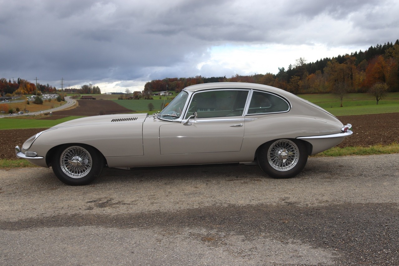 JAGUAR E-Type 4.2 S1.5 2+2-showroom-element-1