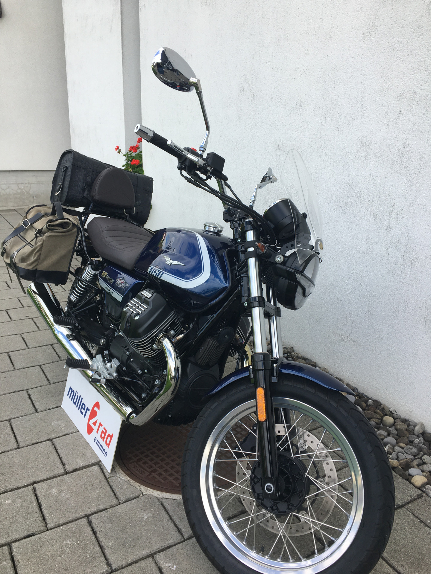 MOTO GUZZI V7 850 Special-showroom-element-1
