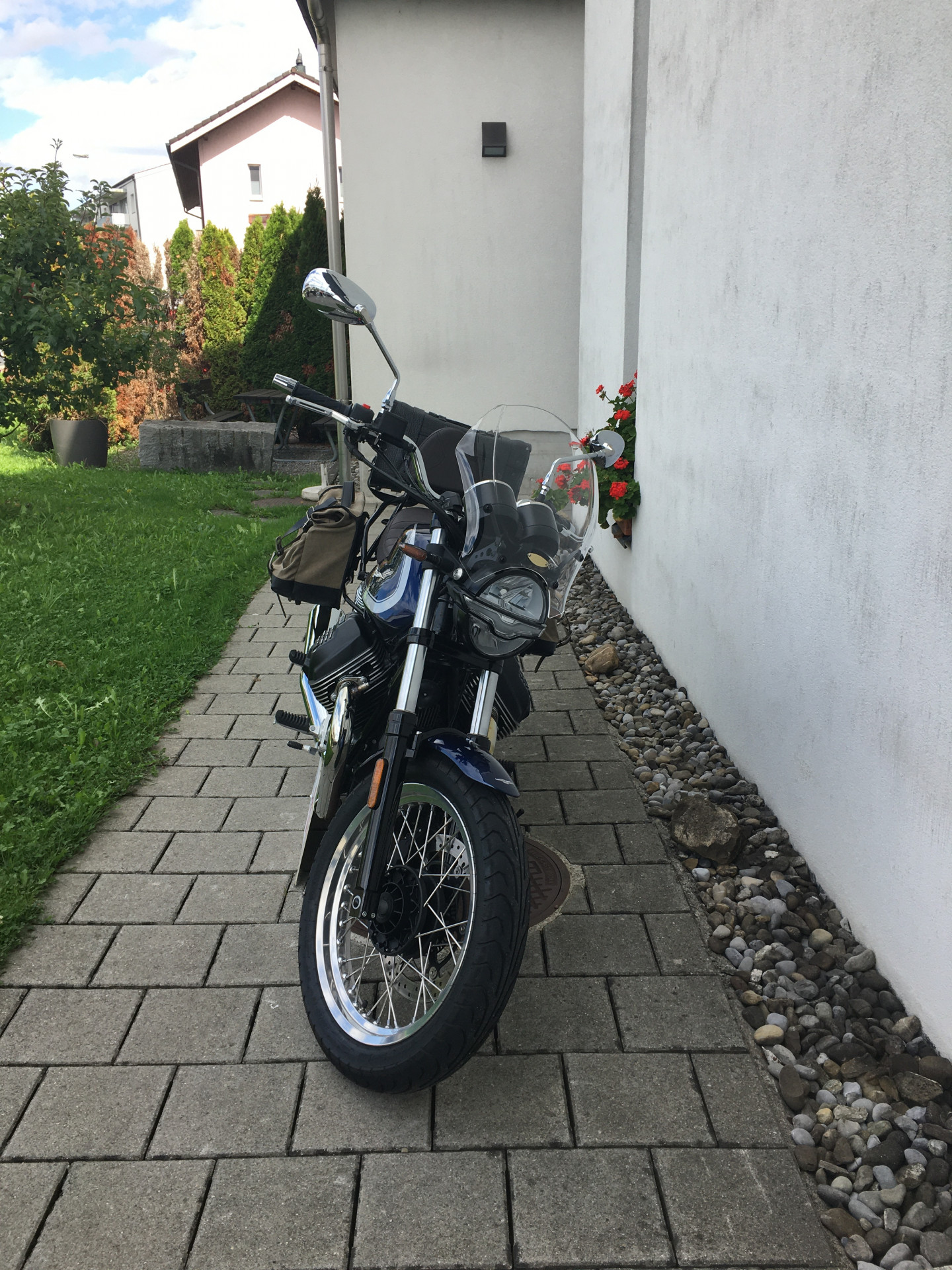 MOTO GUZZI V7 850 Special-showroom-element-2
