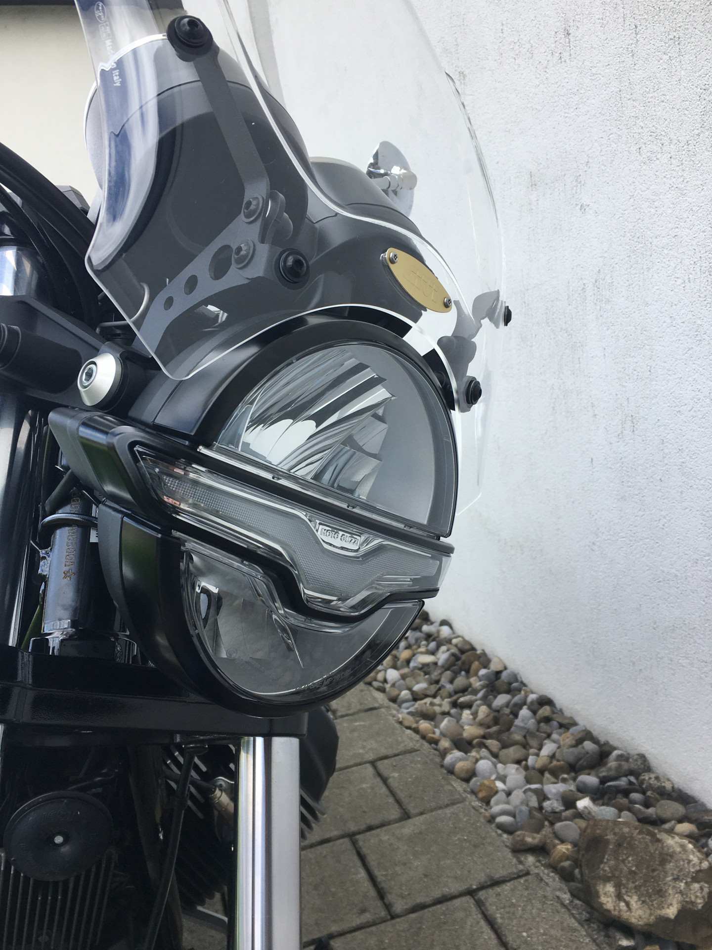 MOTO GUZZI V7 850 Special-showroom-element-3