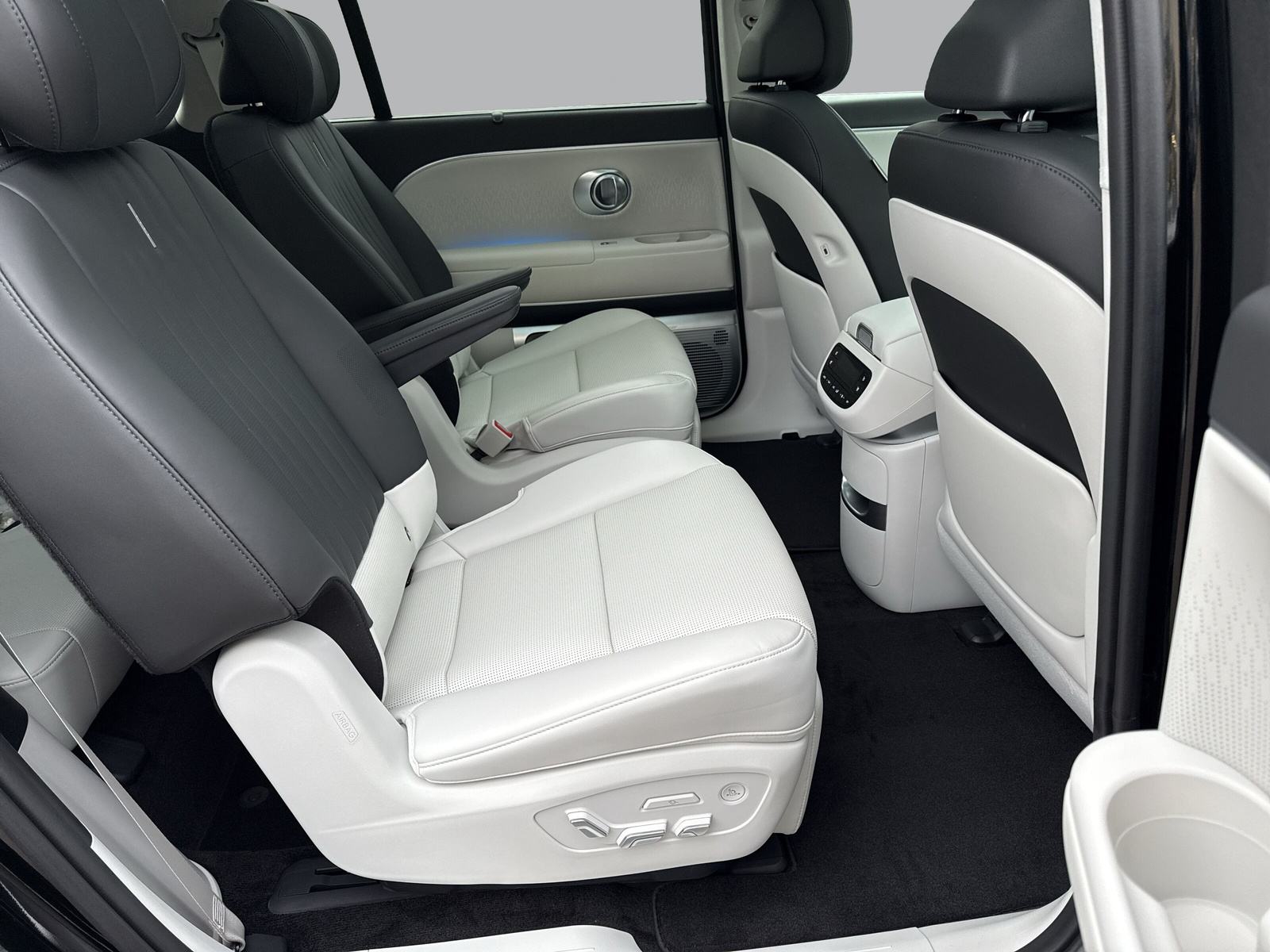 HYUNDAI Ioniq 9 110kWh Vertex Caligraphy 4WD-image-13