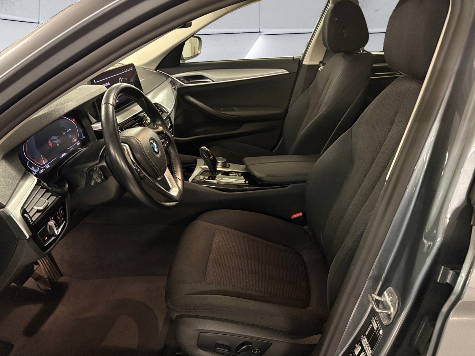 BMW 520d xDrive Micro-hybride 48V Touring Steptronic-image-12